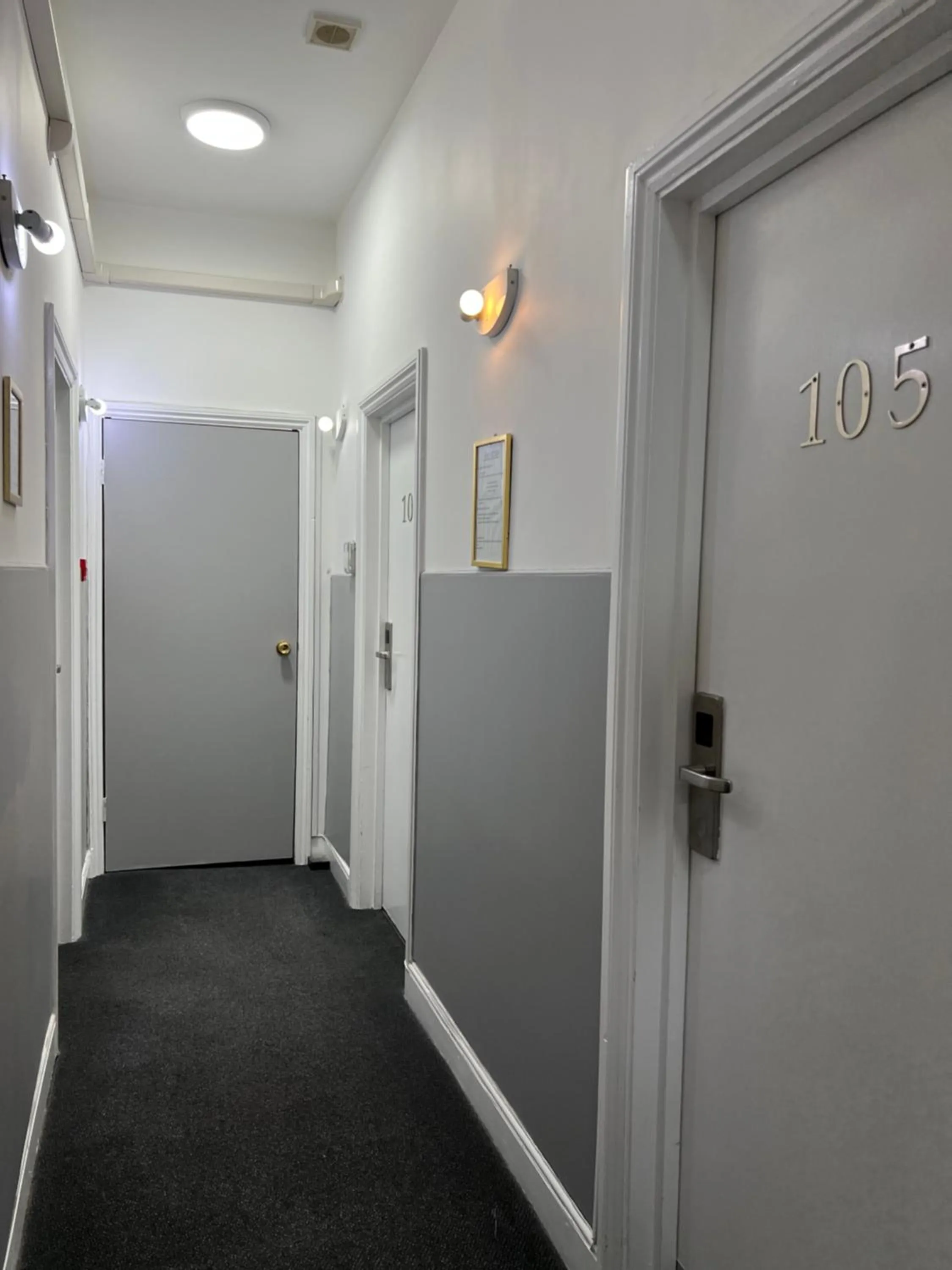 Property building in Plaza London Hotel