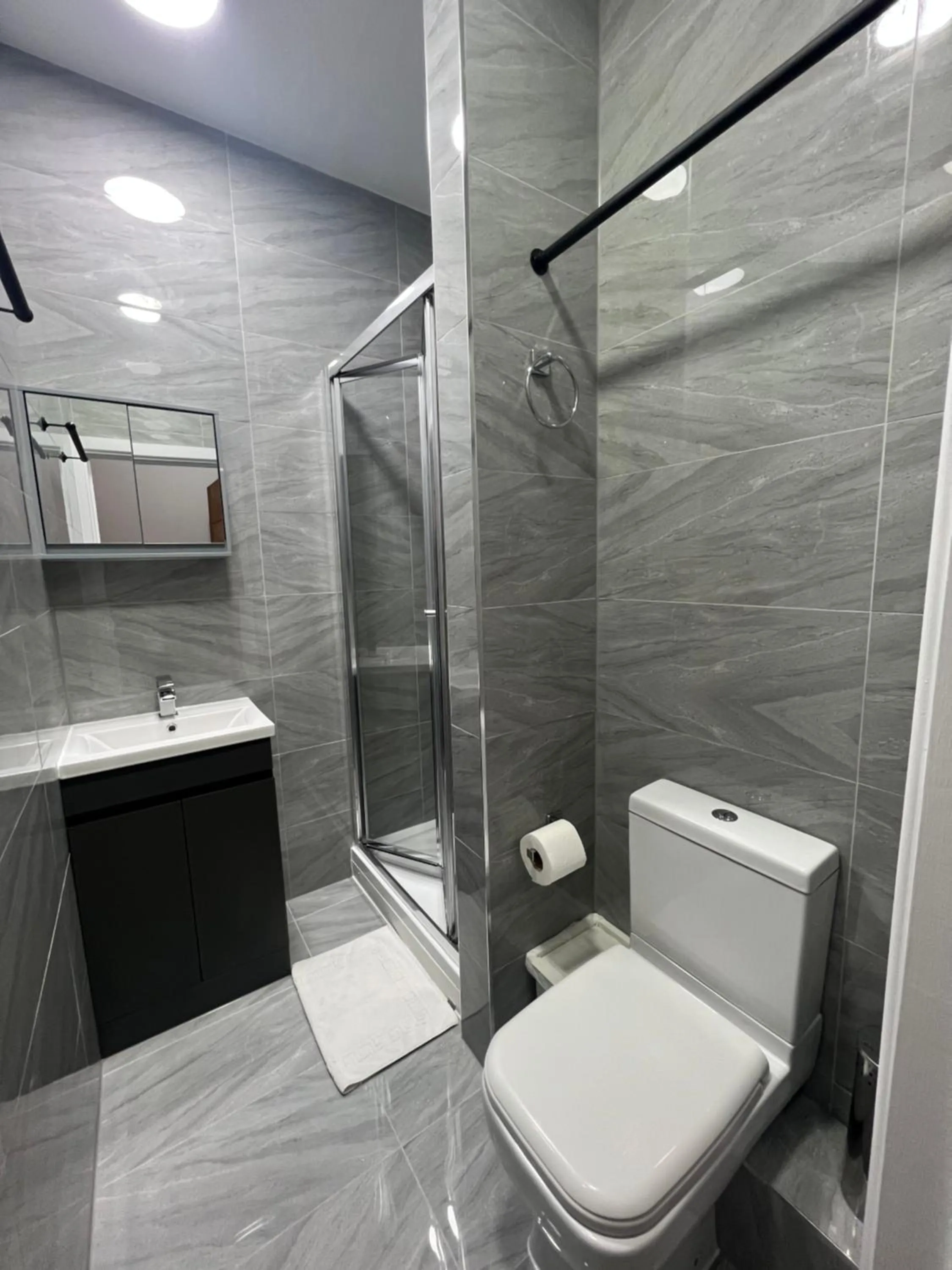 Property building in Plaza London Hotel