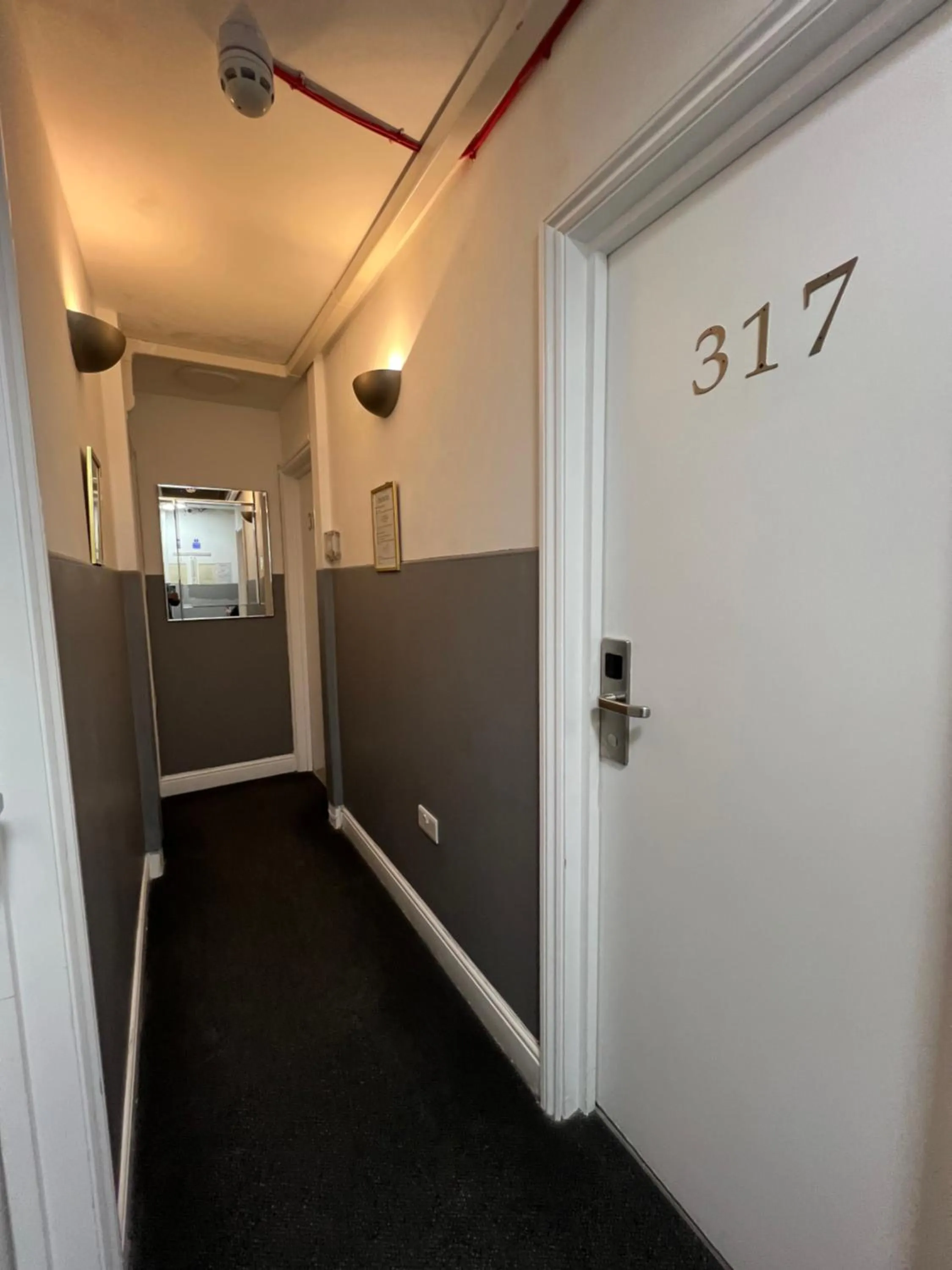 Property building in Plaza London Hotel