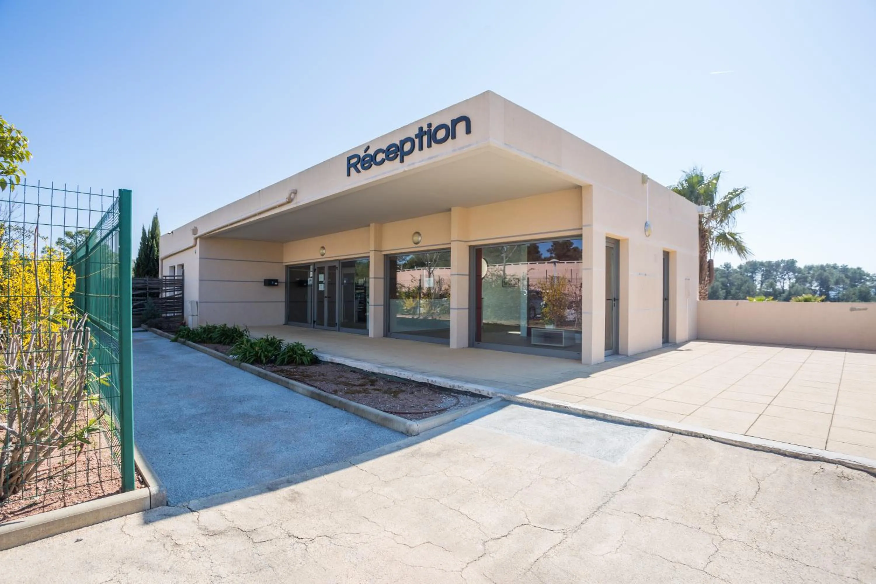 Facade/entrance in Les Parasols d'Argens
