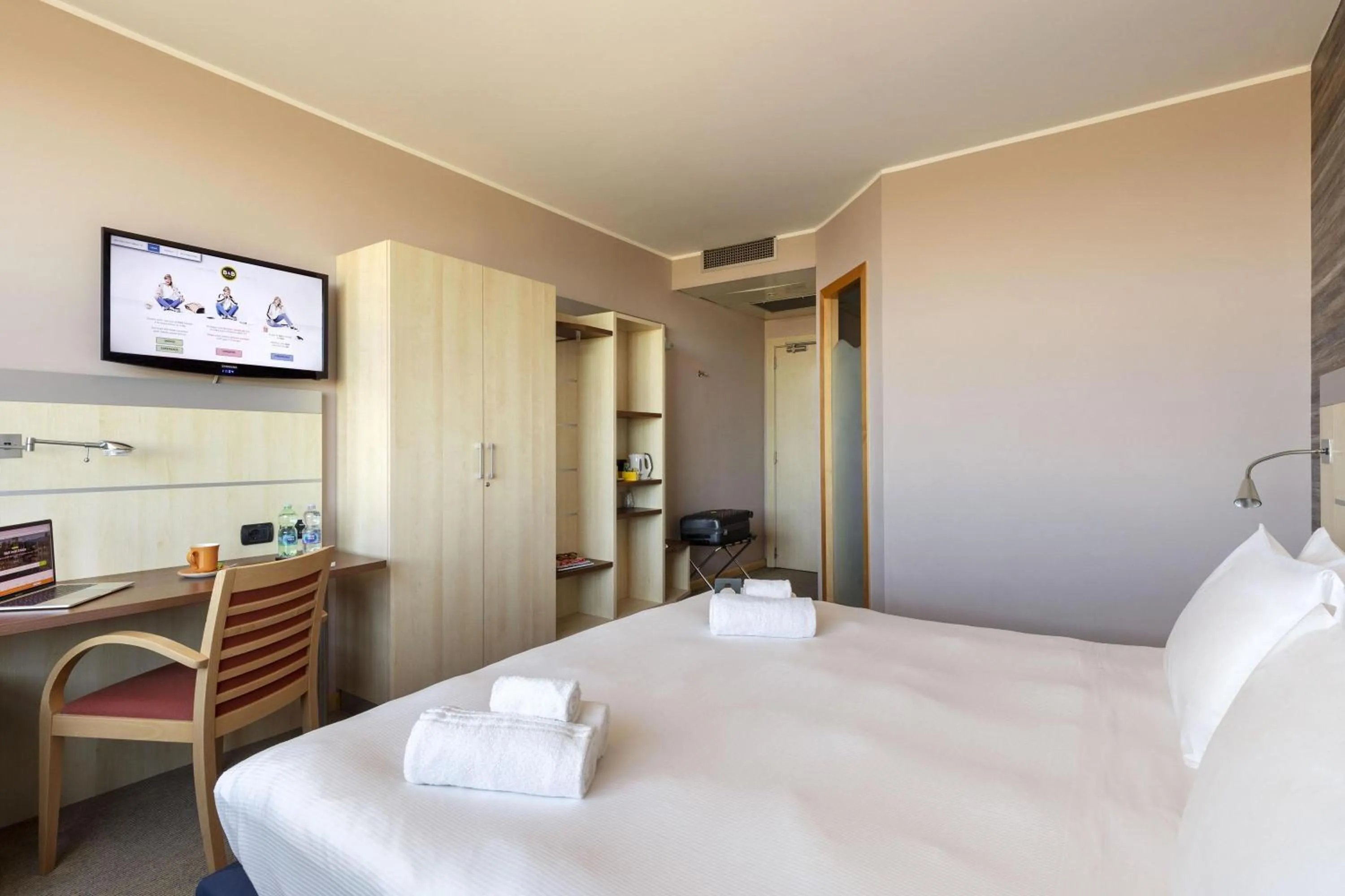 Photo of the whole room, Bed in B&B Hotel Cherasco Langhe