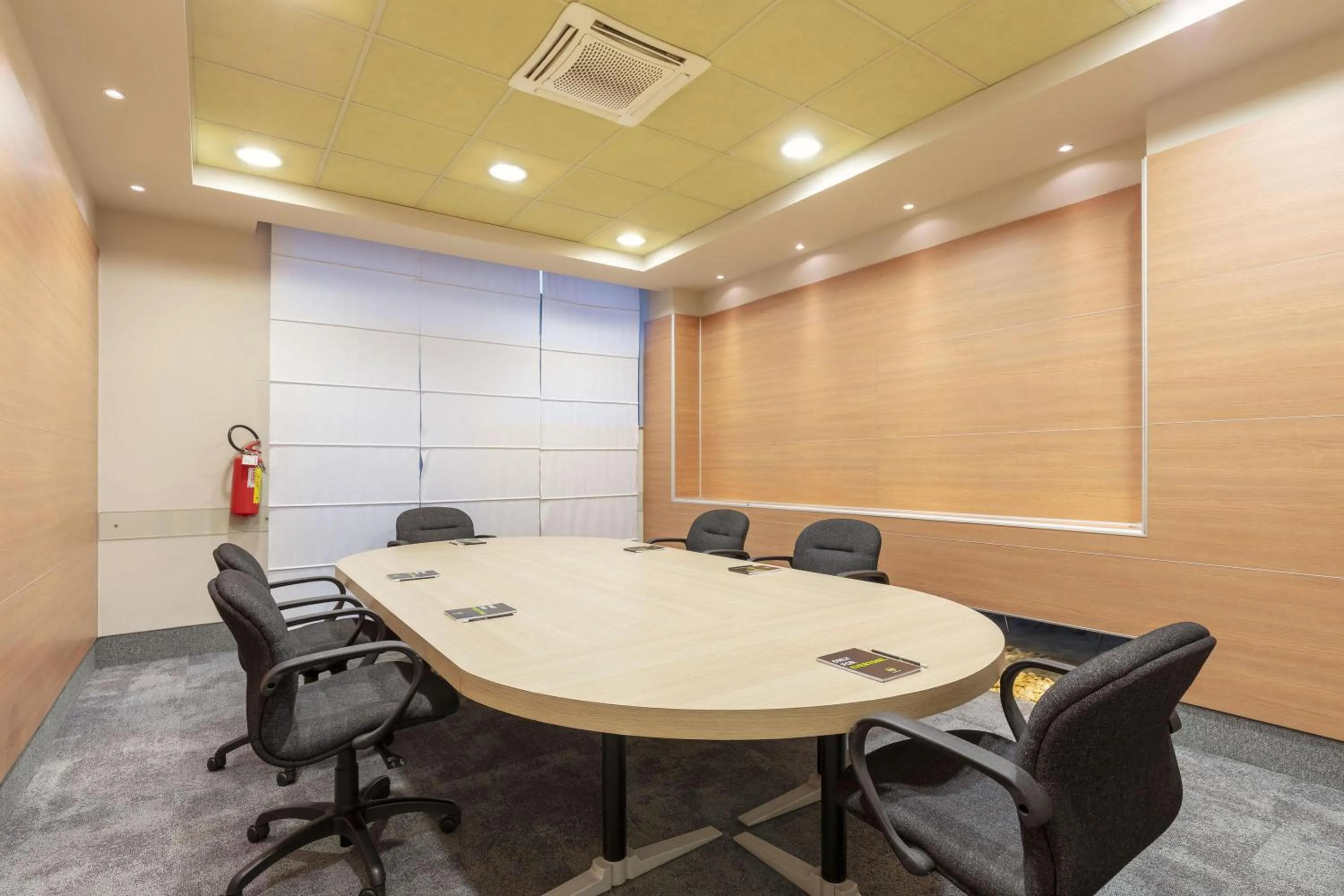 Meeting/conference room in B&B Hotel Cherasco Langhe