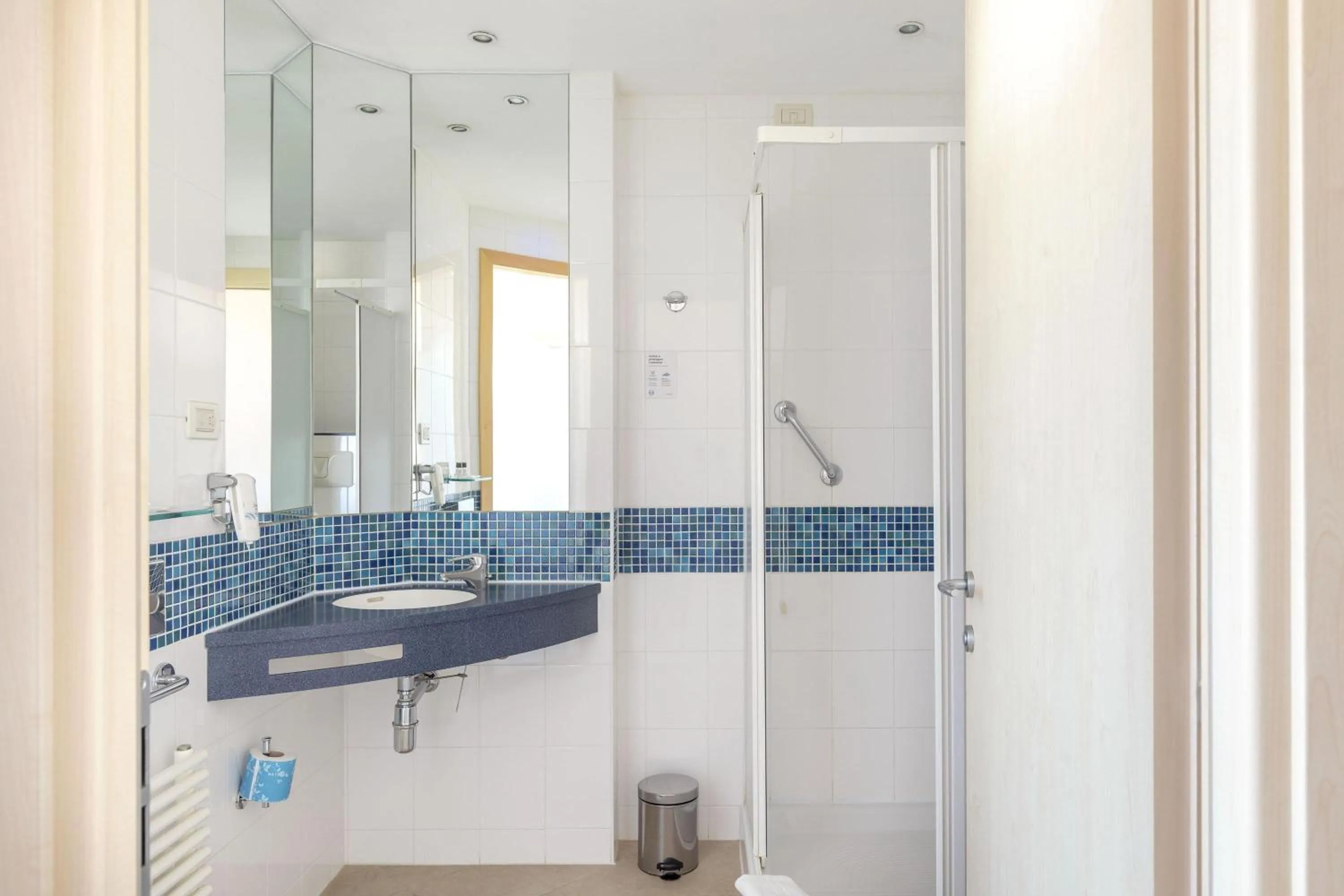 Photo of the whole room in B&B Hotel Cherasco Langhe