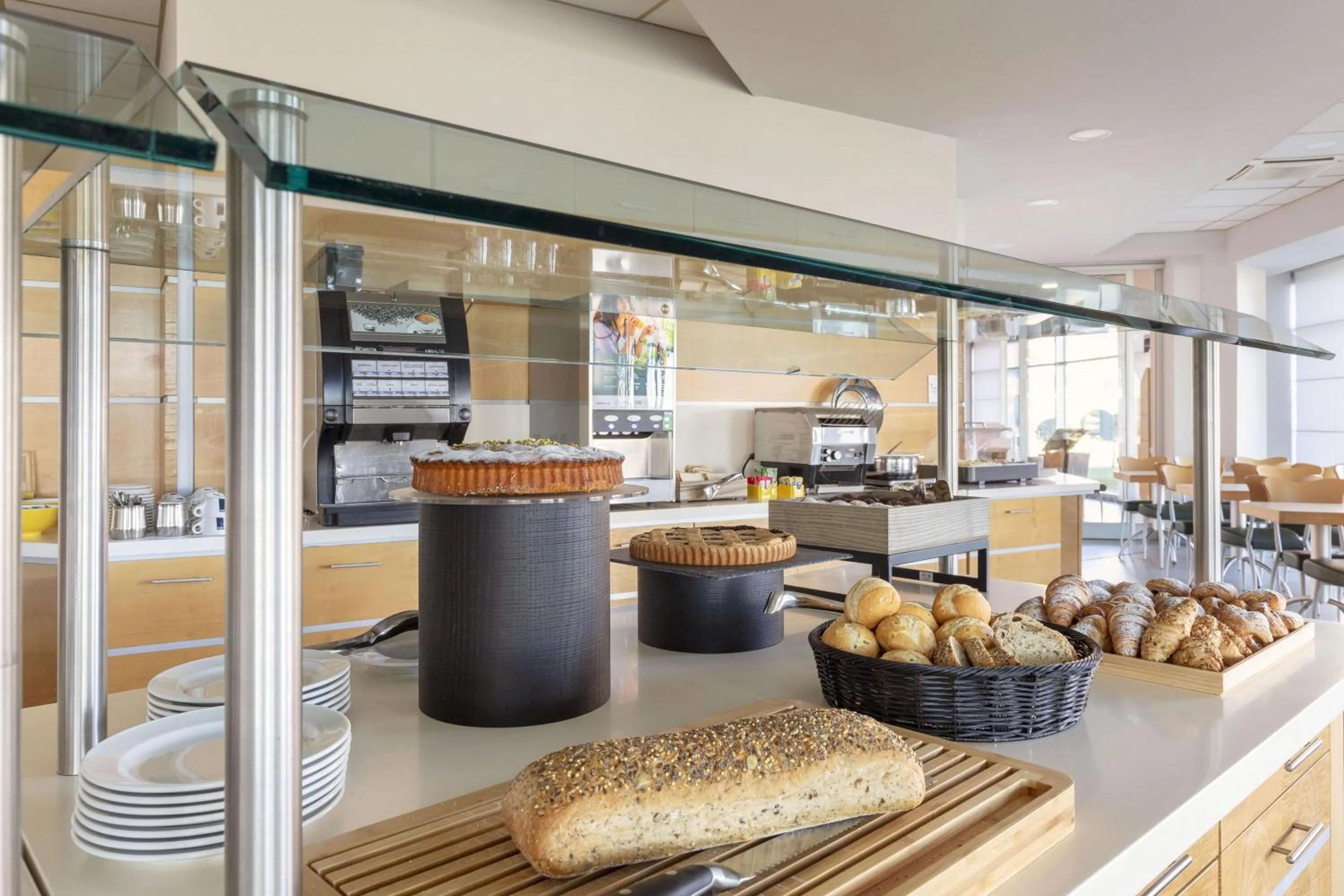 Lounge or bar in B&B Hotel Cherasco Langhe