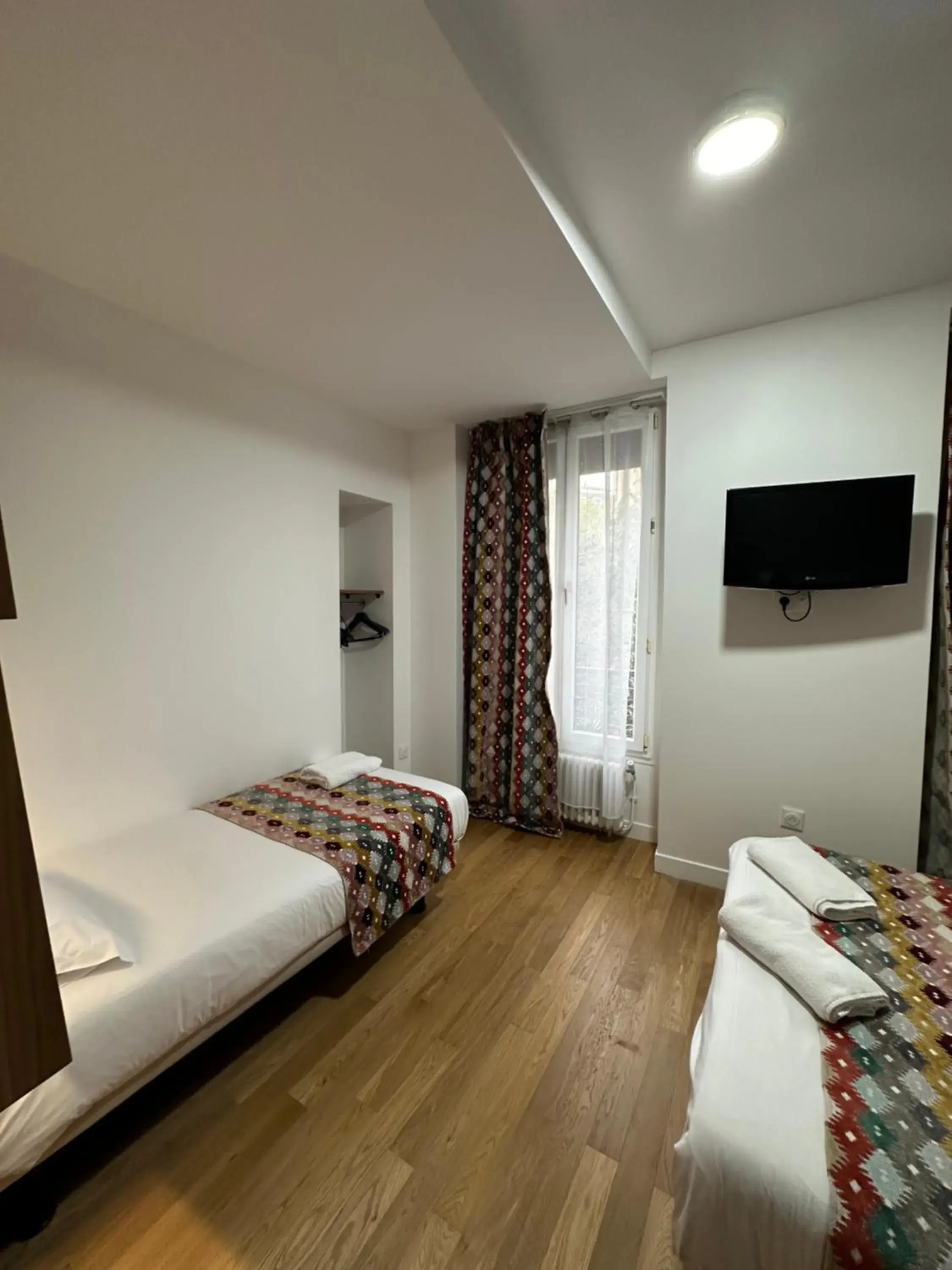 Deluxe Triple Room in Hotel Paris Bruxelles Deluxe Triple Room in Hotel Paris Bruxelles