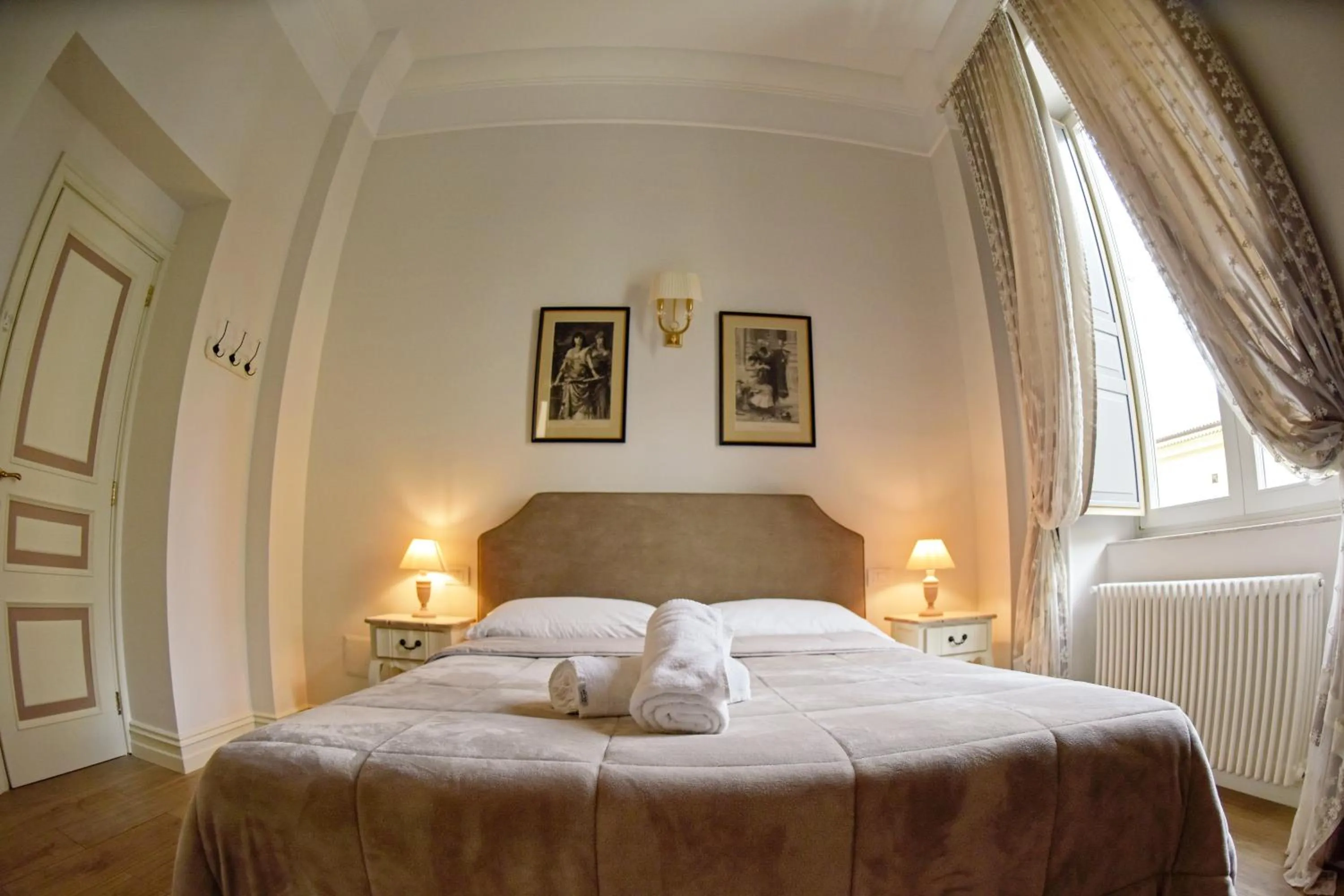 Bed in Al centro Luxury Home