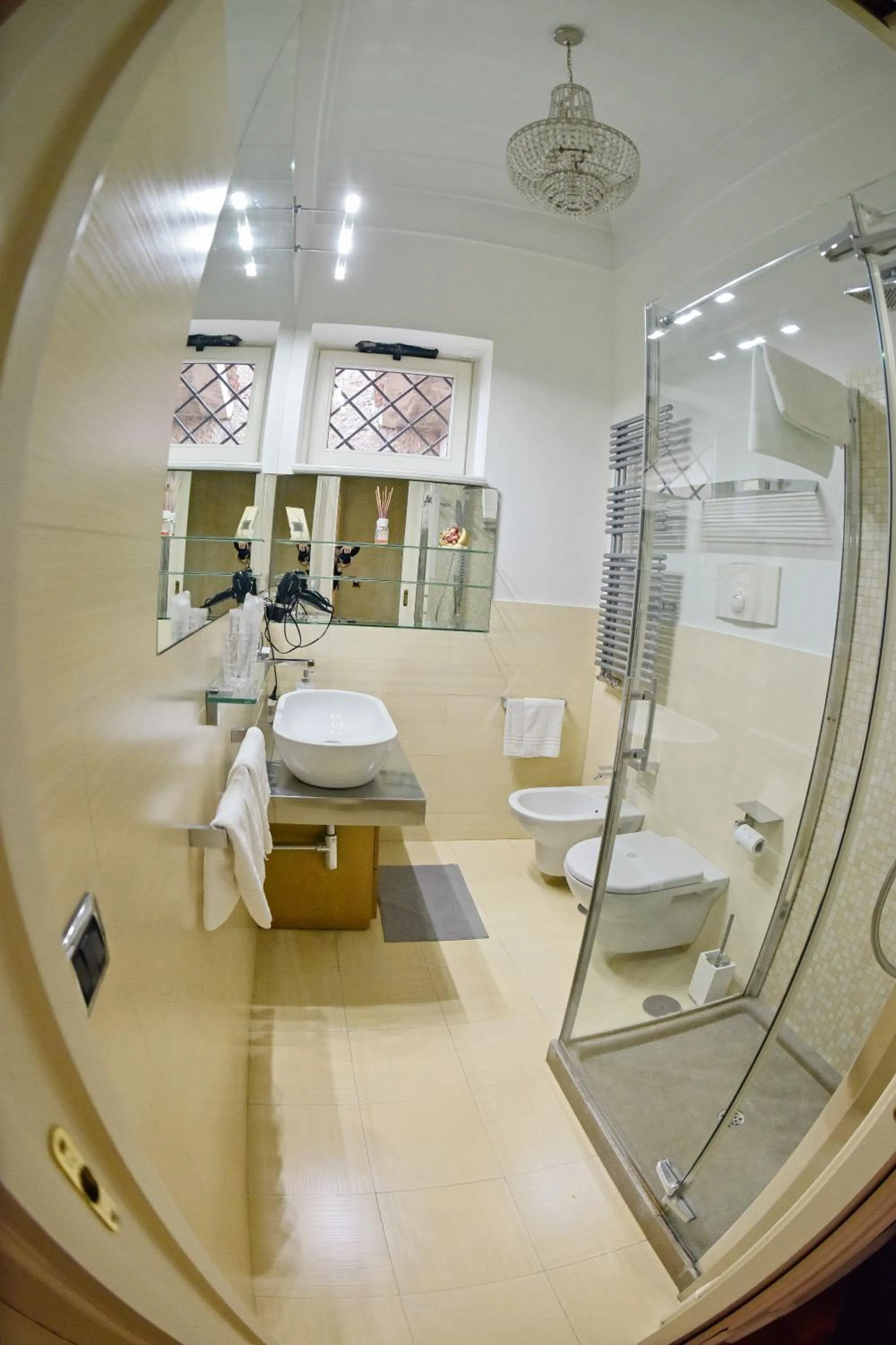 Shower in Al centro Luxury Home