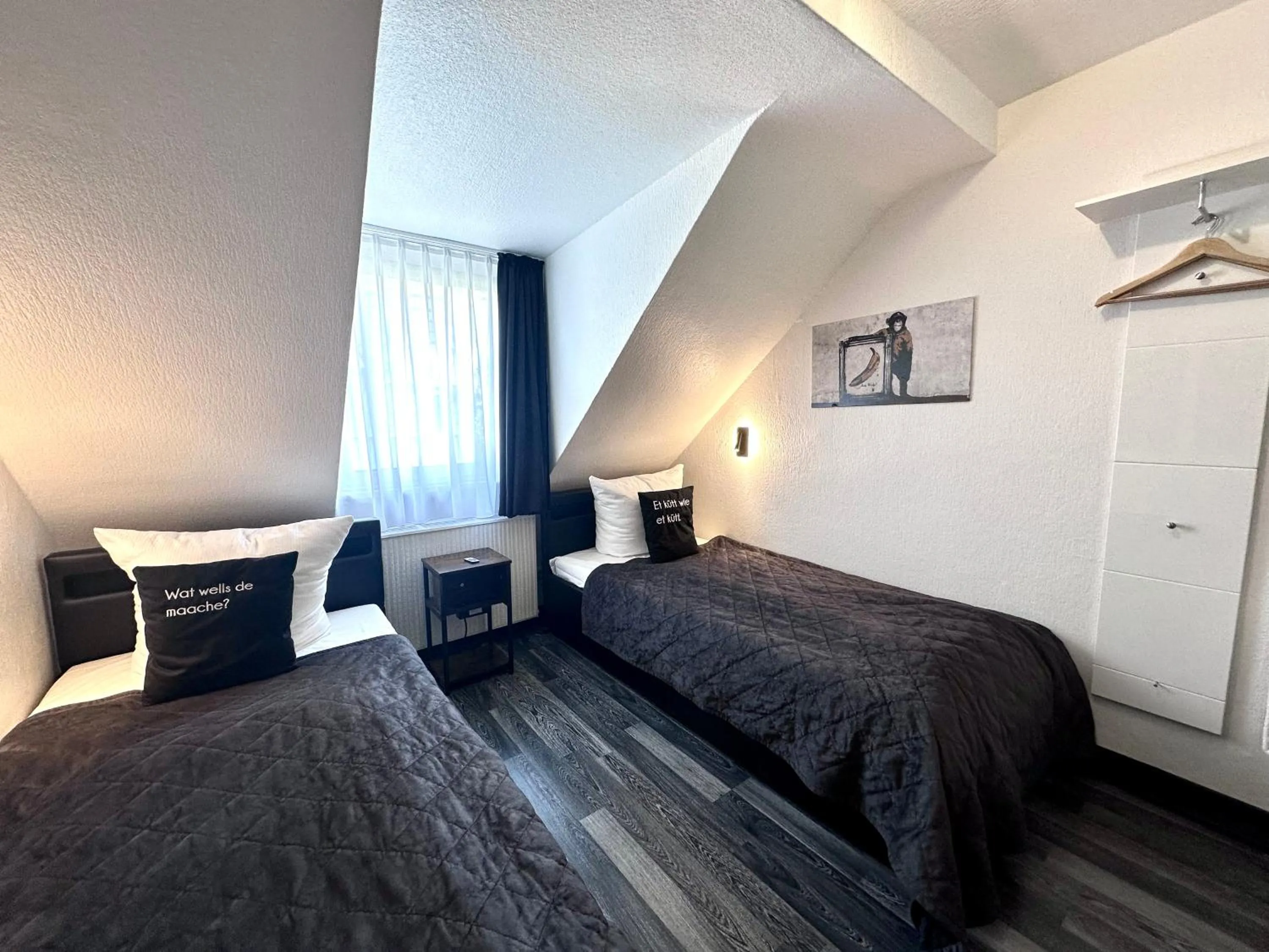 Photo of the whole room, Bed in Hotel Alt Deutz City-Messe-Arena KONTAKTLOSER SELF CHECK-IN