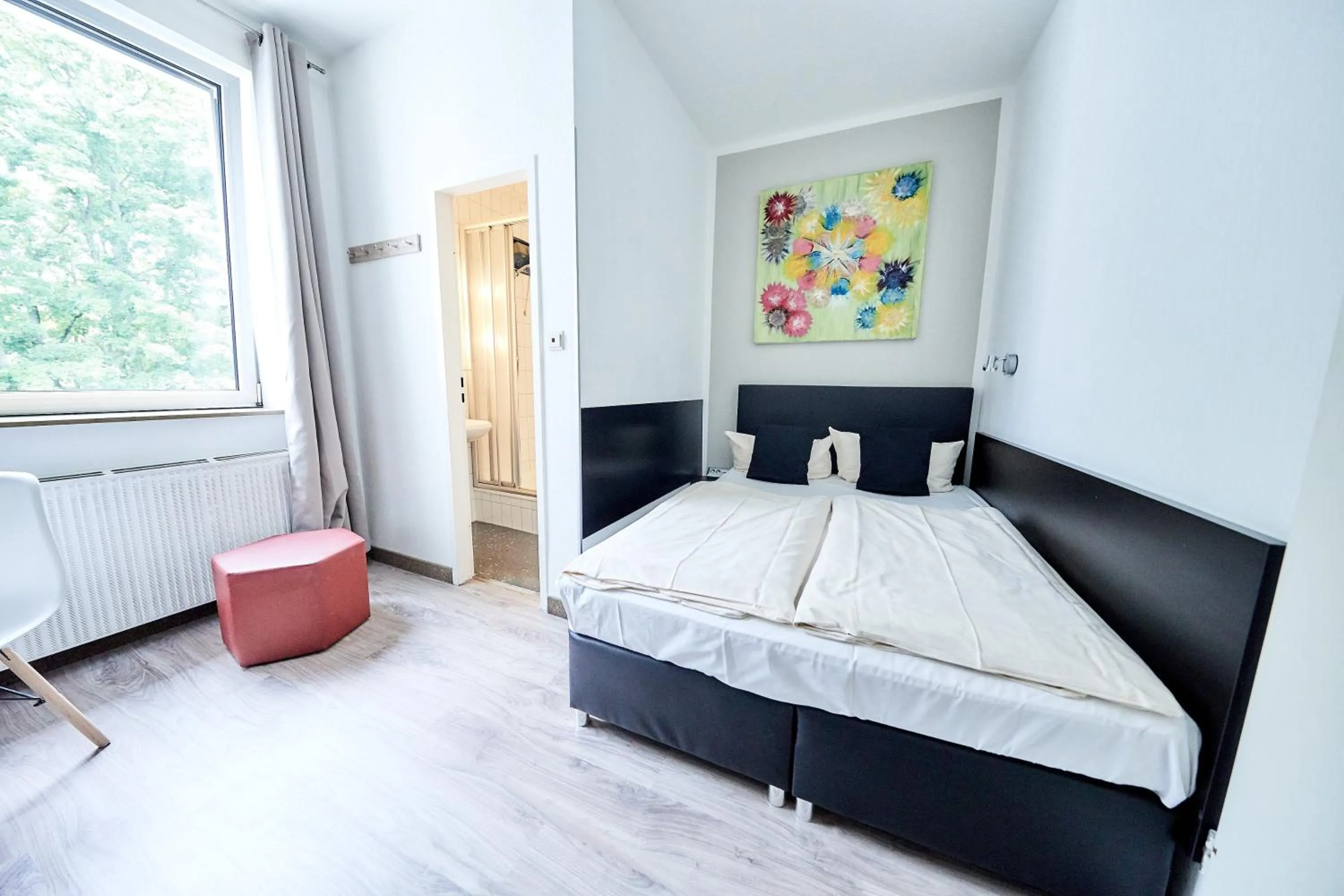 Bed in Hotel Alt Deutz City-Messe-Arena KONTAKTLOSER SELF CHECK-IN