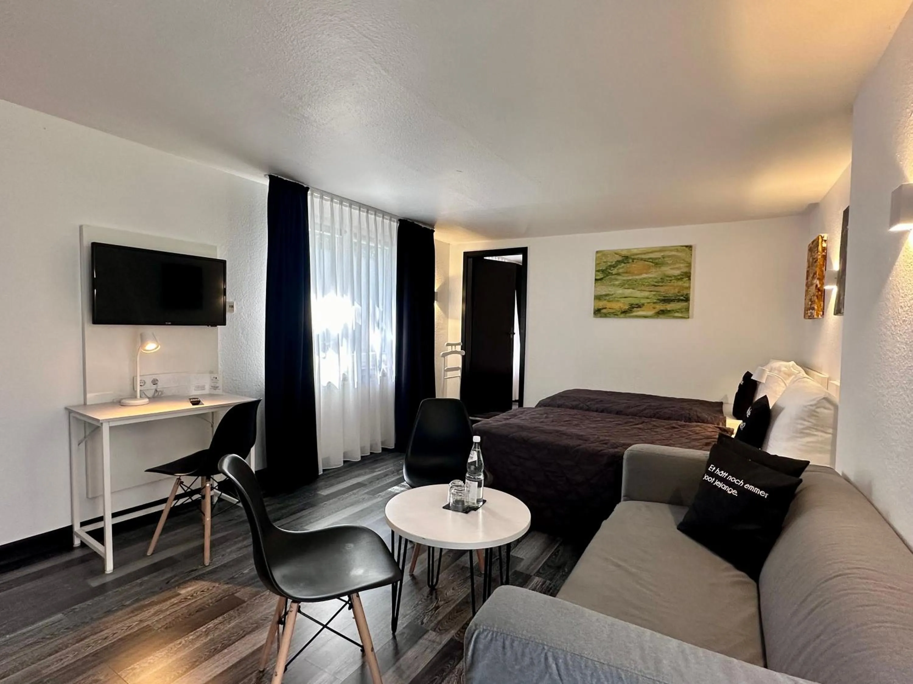 TV and multimedia, Bed in Hotel Alt Deutz City-Messe-Arena KONTAKTLOSER SELF CHECK-IN