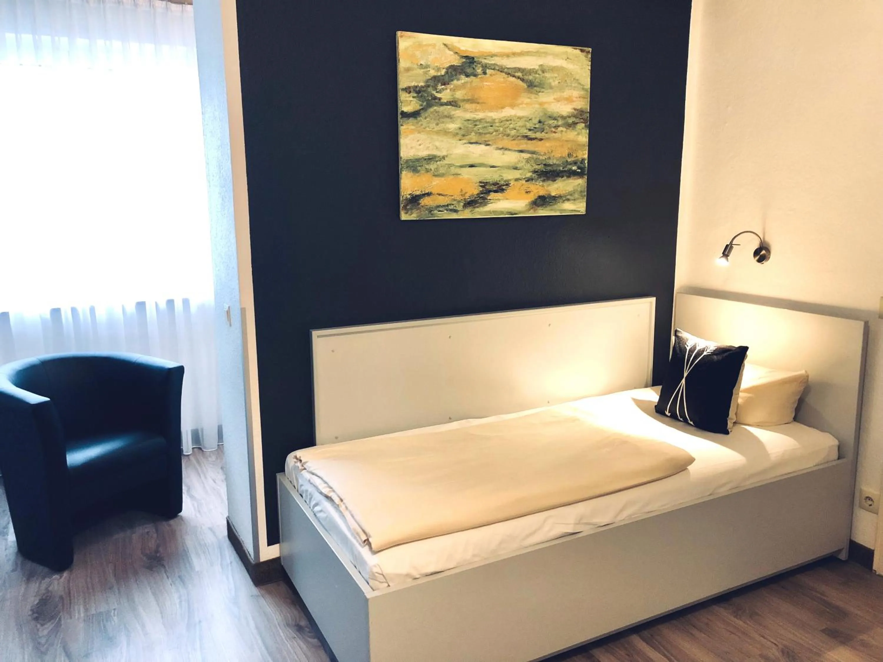 Bed in Hotel Alt Deutz City-Messe-Arena KONTAKTLOSER SELF CHECK-IN
