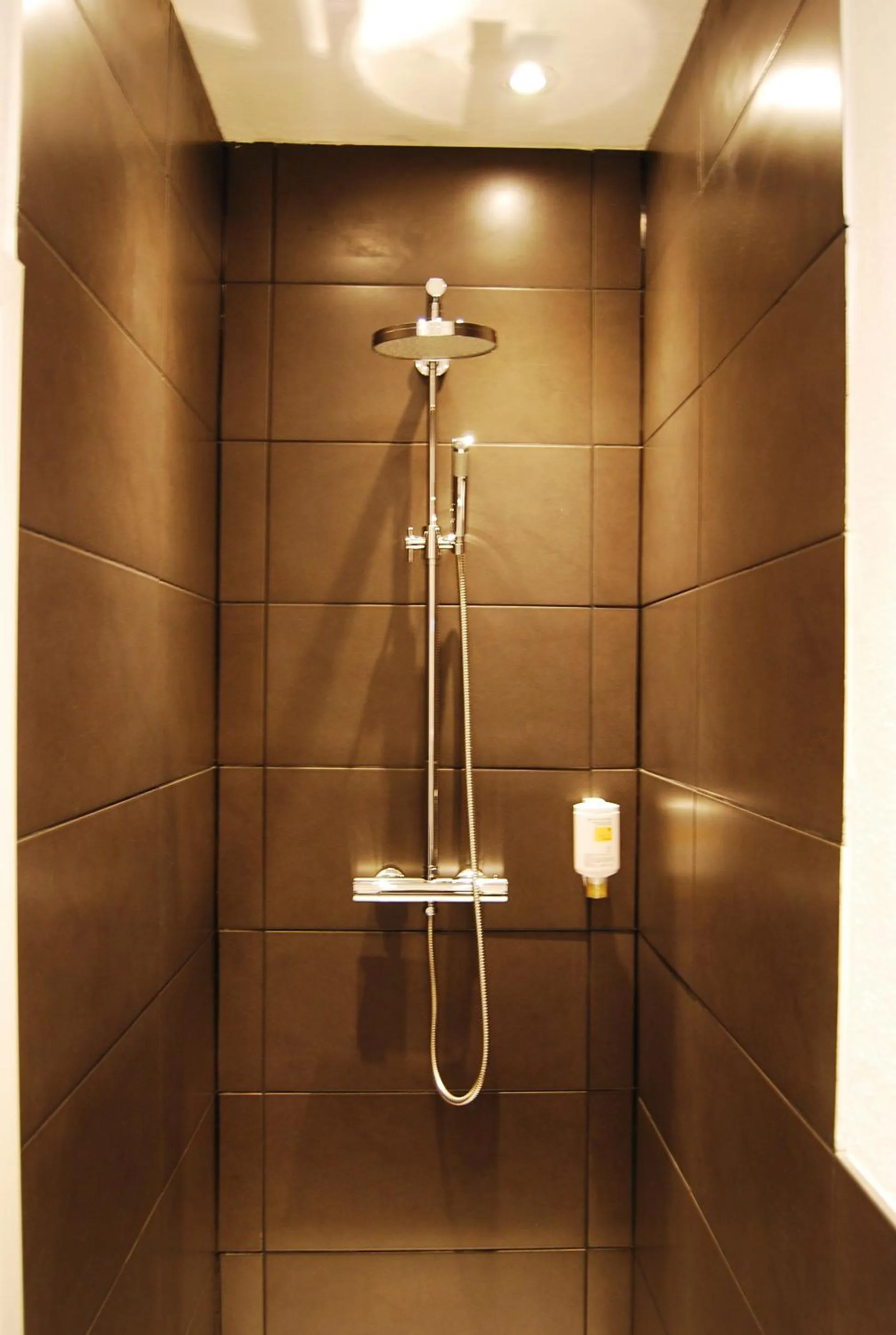 Bathroom in Hotel Alt Deutz City-Messe-Arena KONTAKTLOSER SELF CHECK-IN