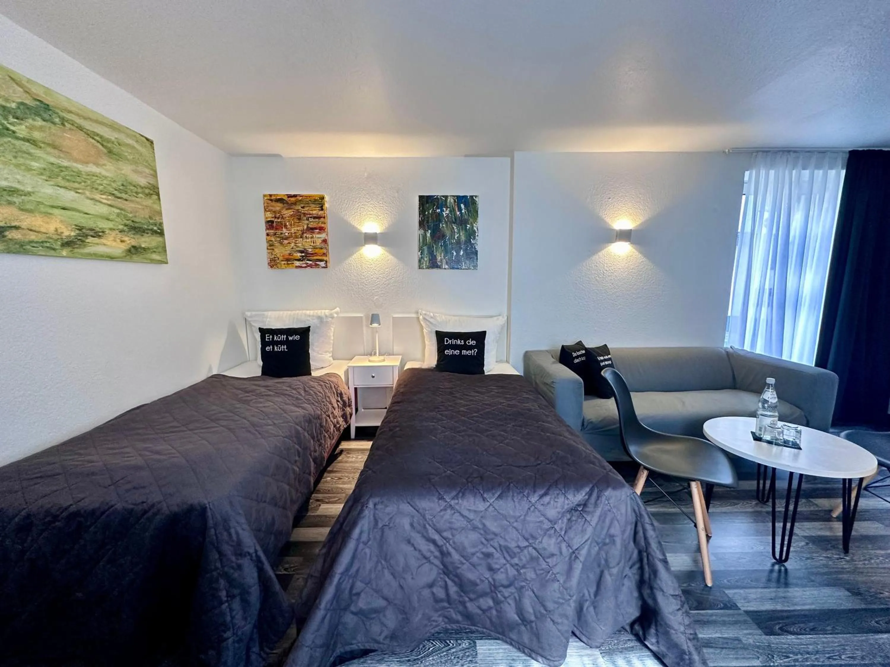 Bed in Hotel Alt Deutz City-Messe-Arena KONTAKTLOSER SELF CHECK-IN