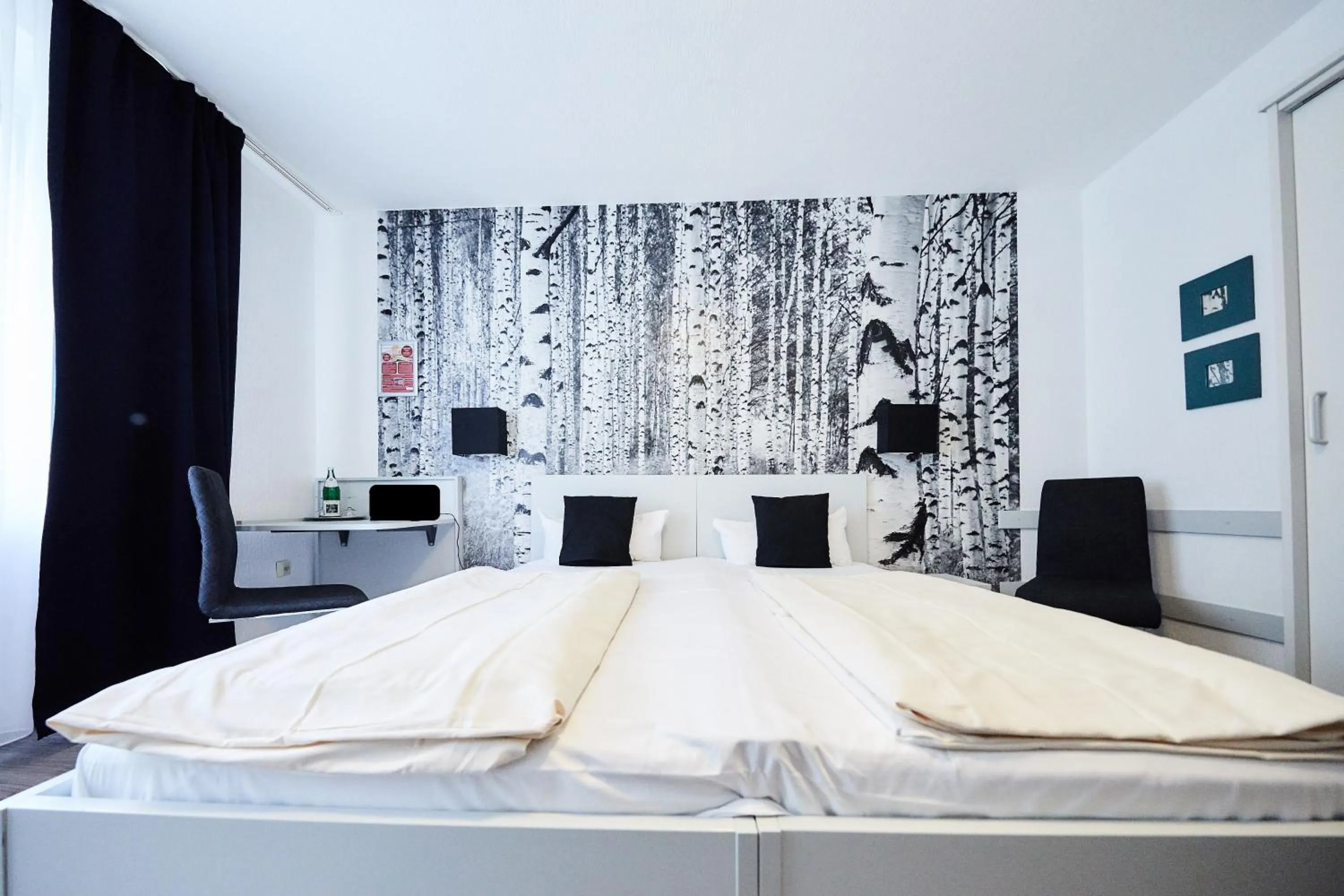 Photo of the whole room, Bed in Hotel Alt Deutz City-Messe-Arena KONTAKTLOSER SELF CHECK-IN