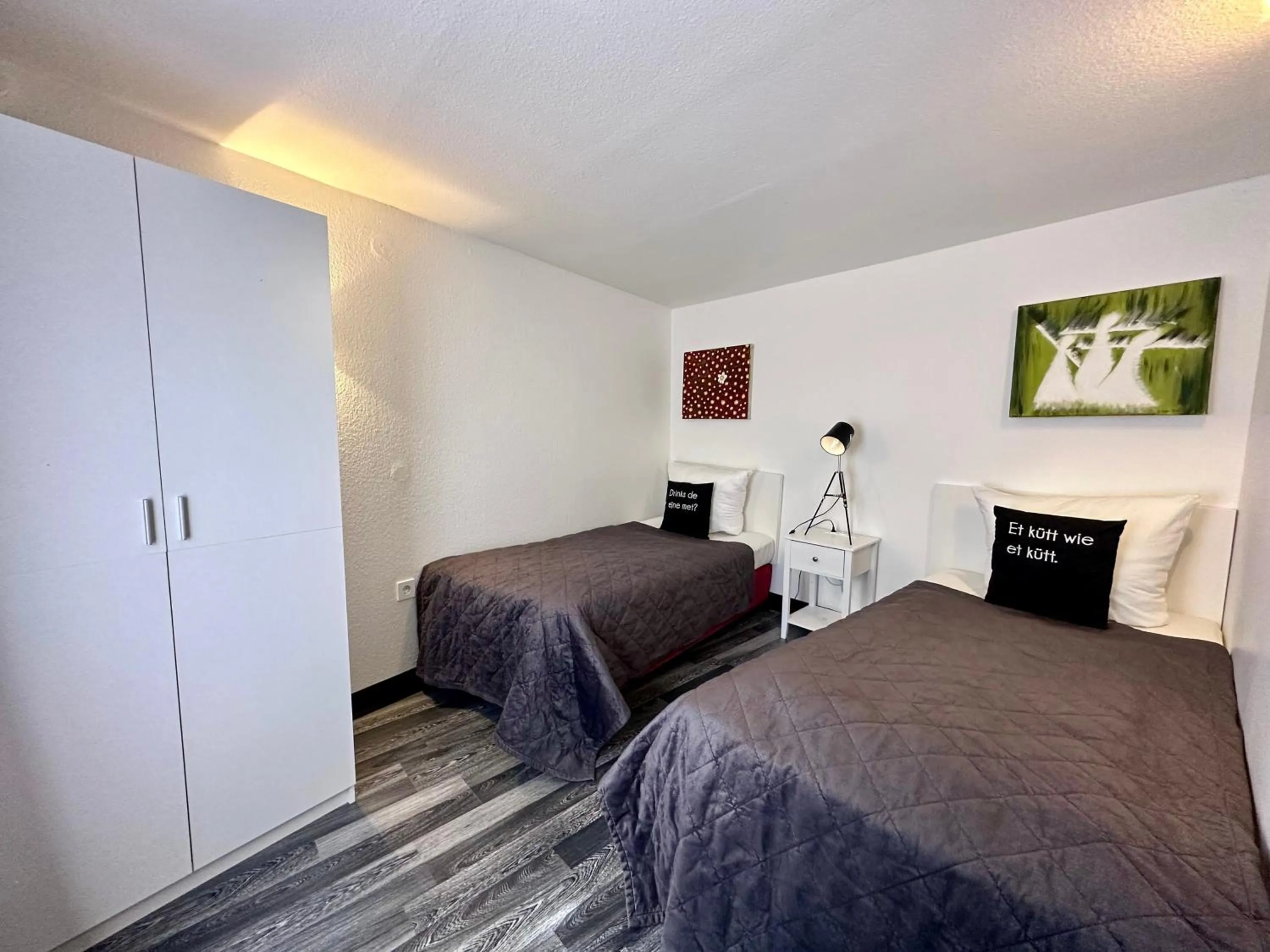 Bed in Hotel Alt Deutz City-Messe-Arena KONTAKTLOSER SELF CHECK-IN