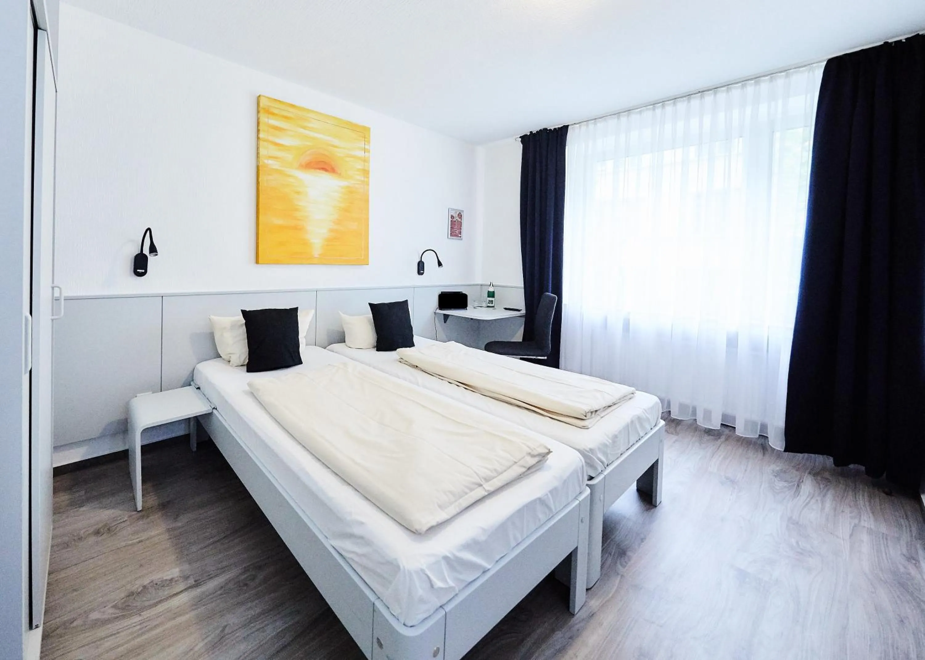 Photo of the whole room, Bed in Hotel Alt Deutz City-Messe-Arena KONTAKTLOSER SELF CHECK-IN