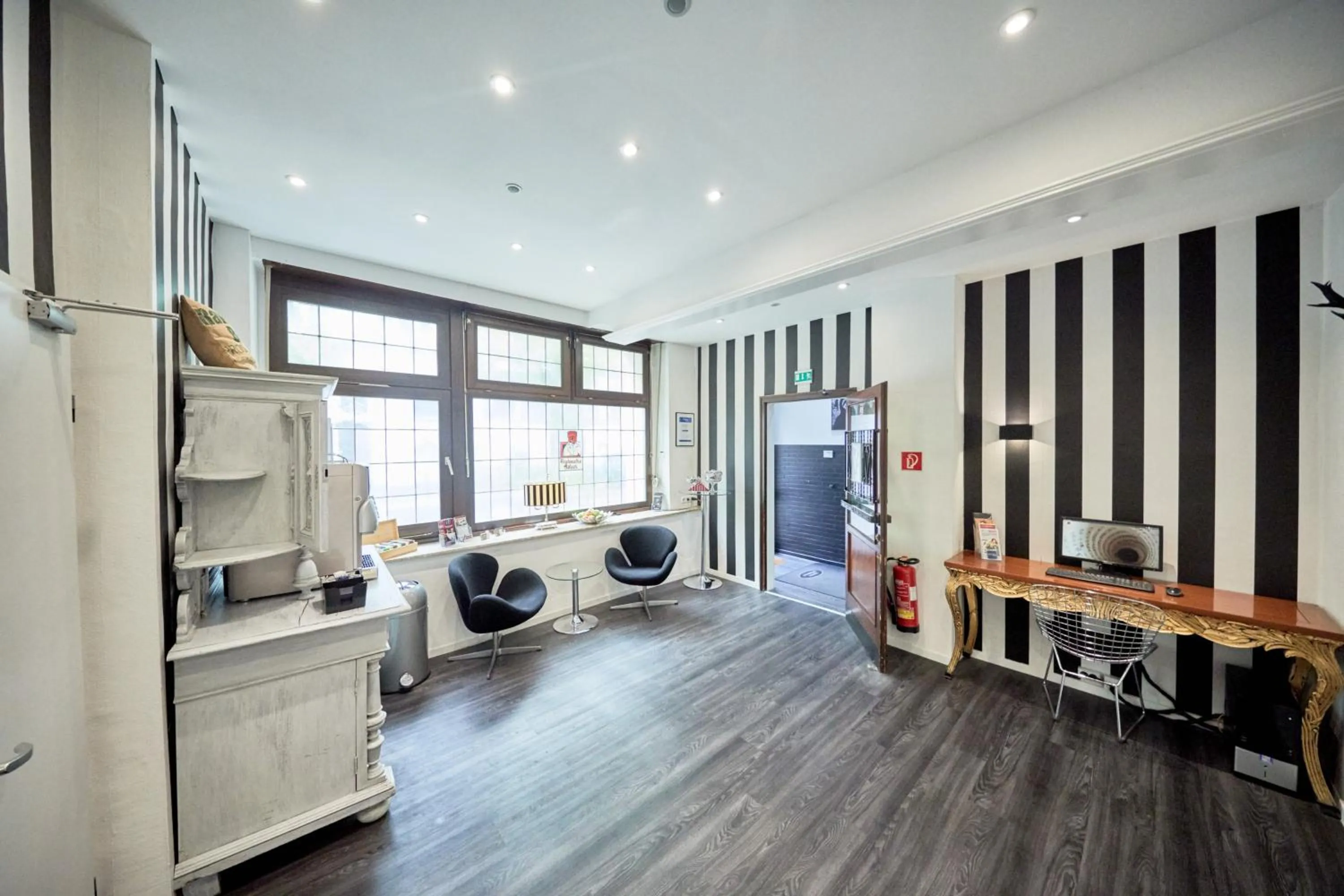 Lobby or reception in Hotel Alt Deutz City-Messe-Arena KONTAKTLOSER SELF CHECK-IN