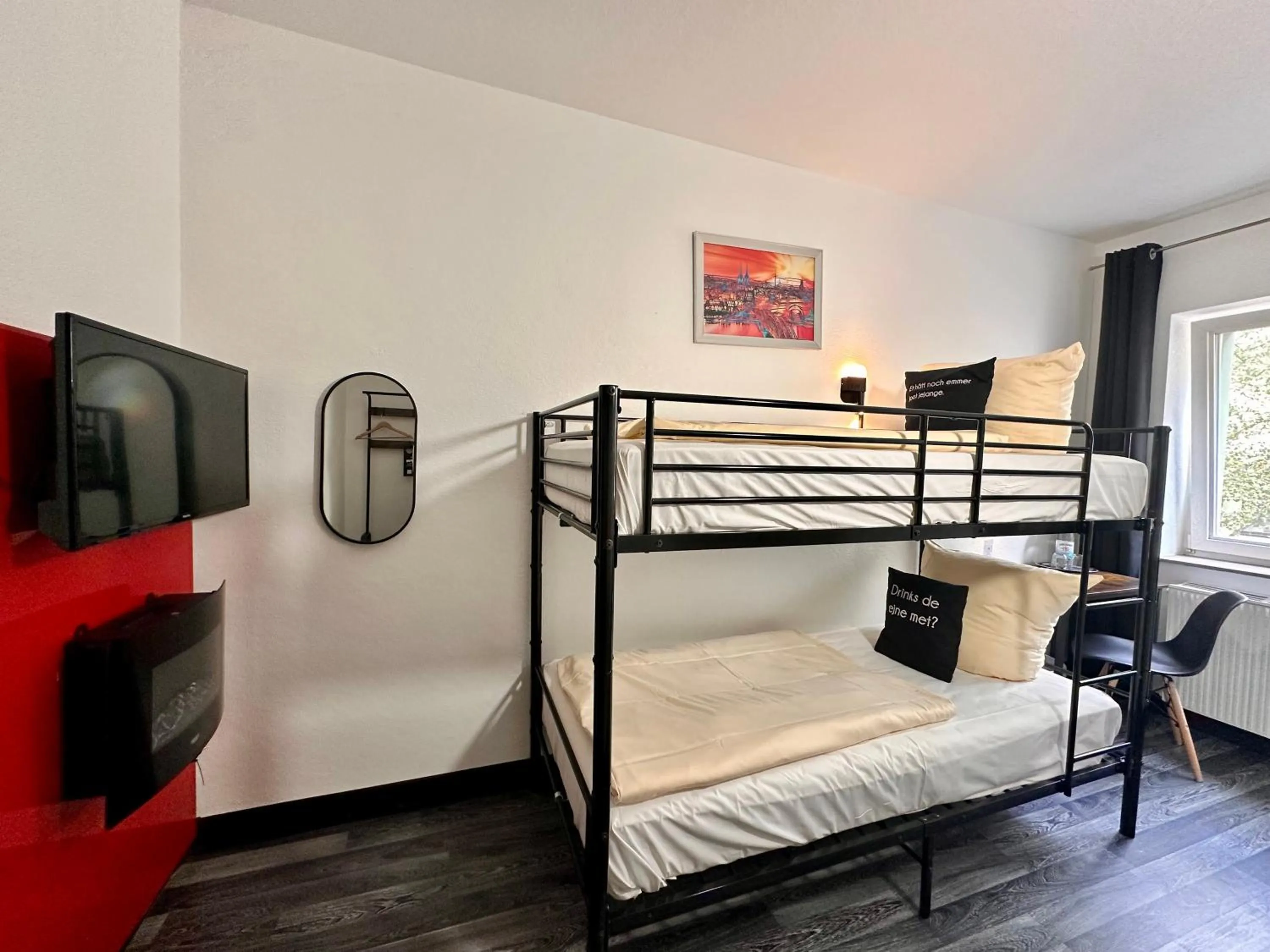 Bed in Hotel Alt Deutz City-Messe-Arena KONTAKTLOSER SELF CHECK-IN