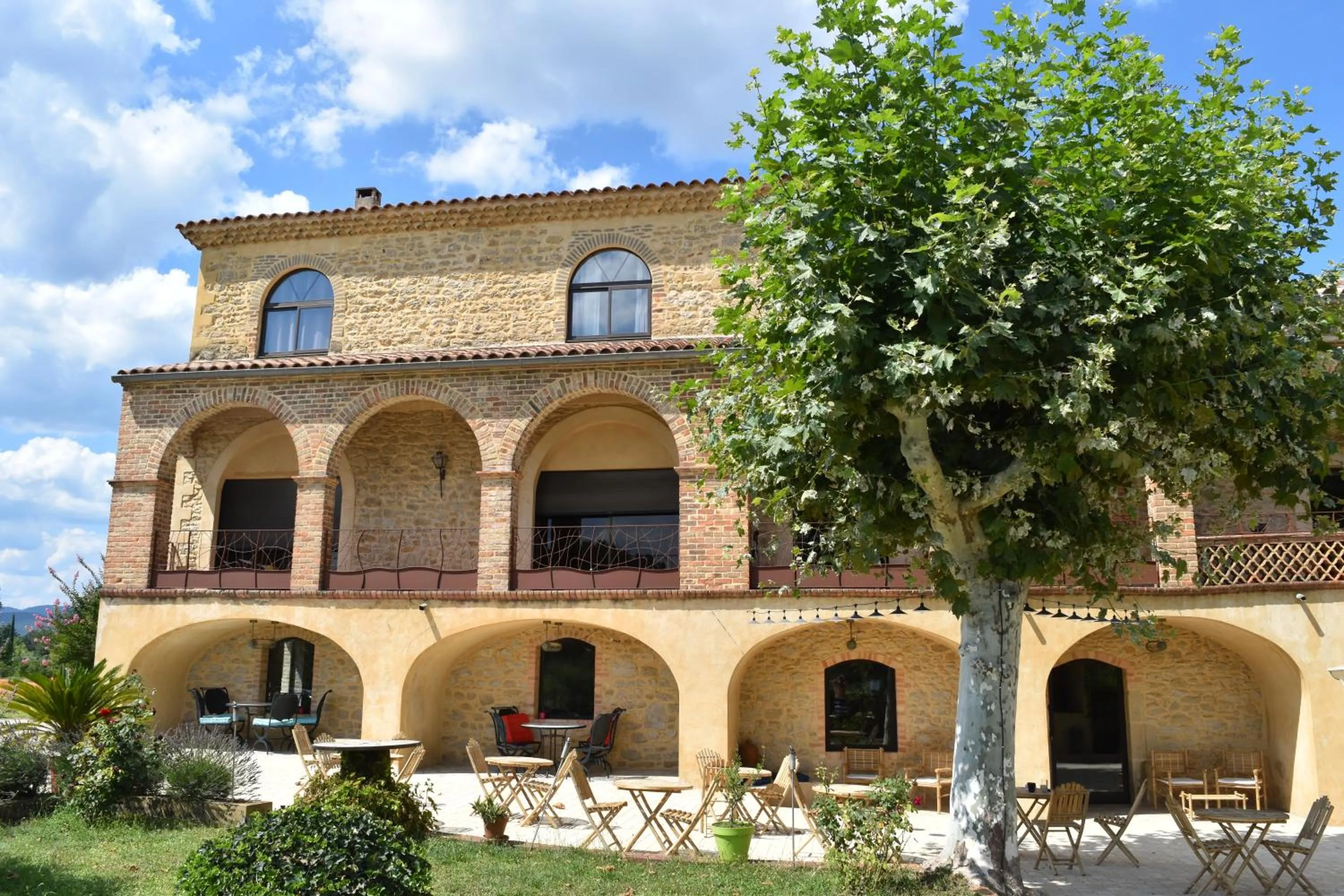Facade/entrance in Mas d'Asvin & Spa