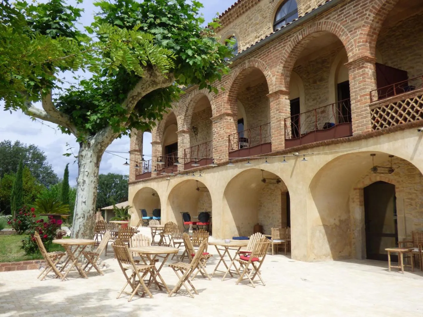 Facade/entrance in Mas d'Asvin & Spa