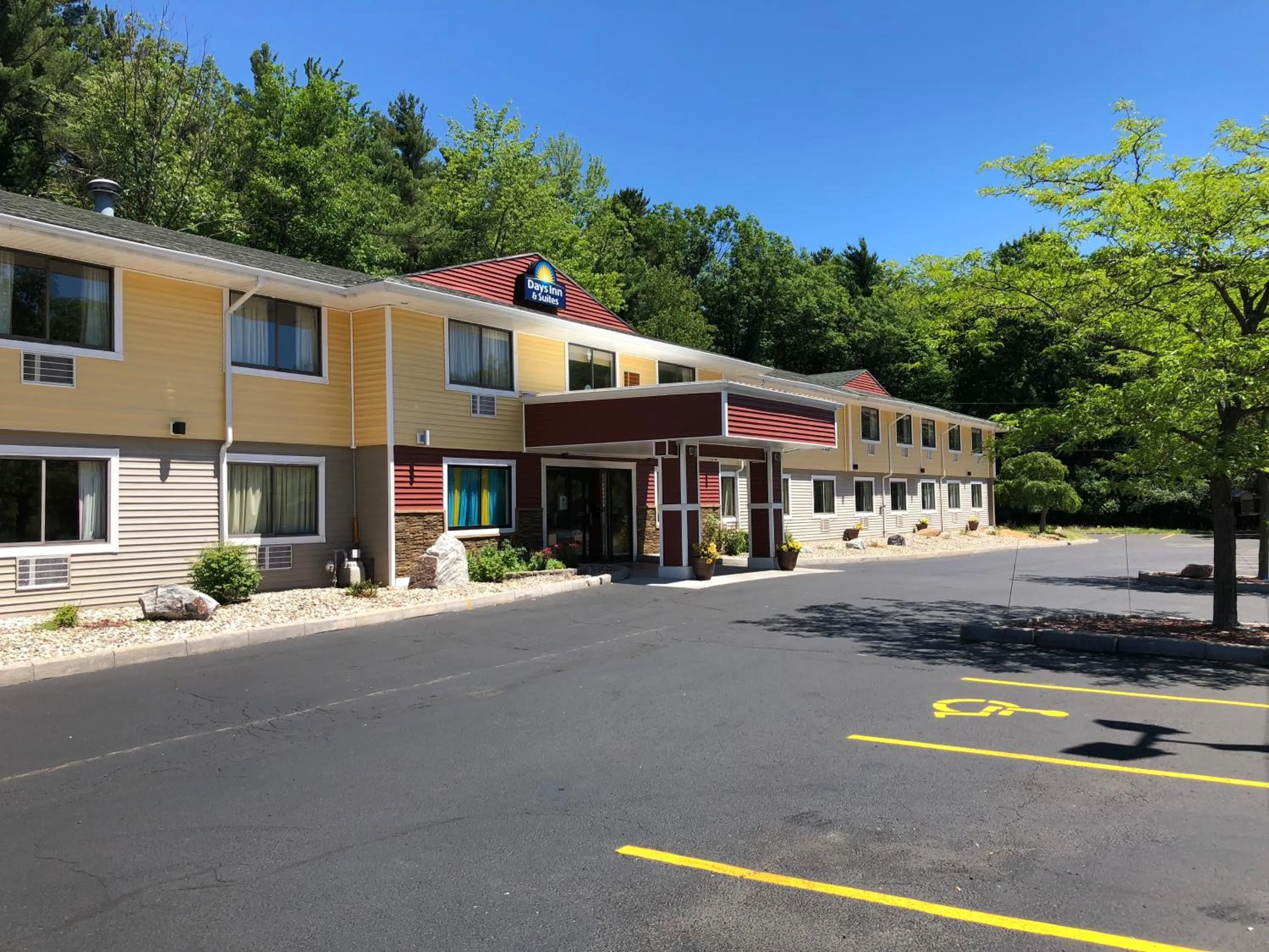 Days Inn & Suites by Wyndham Stevens Point