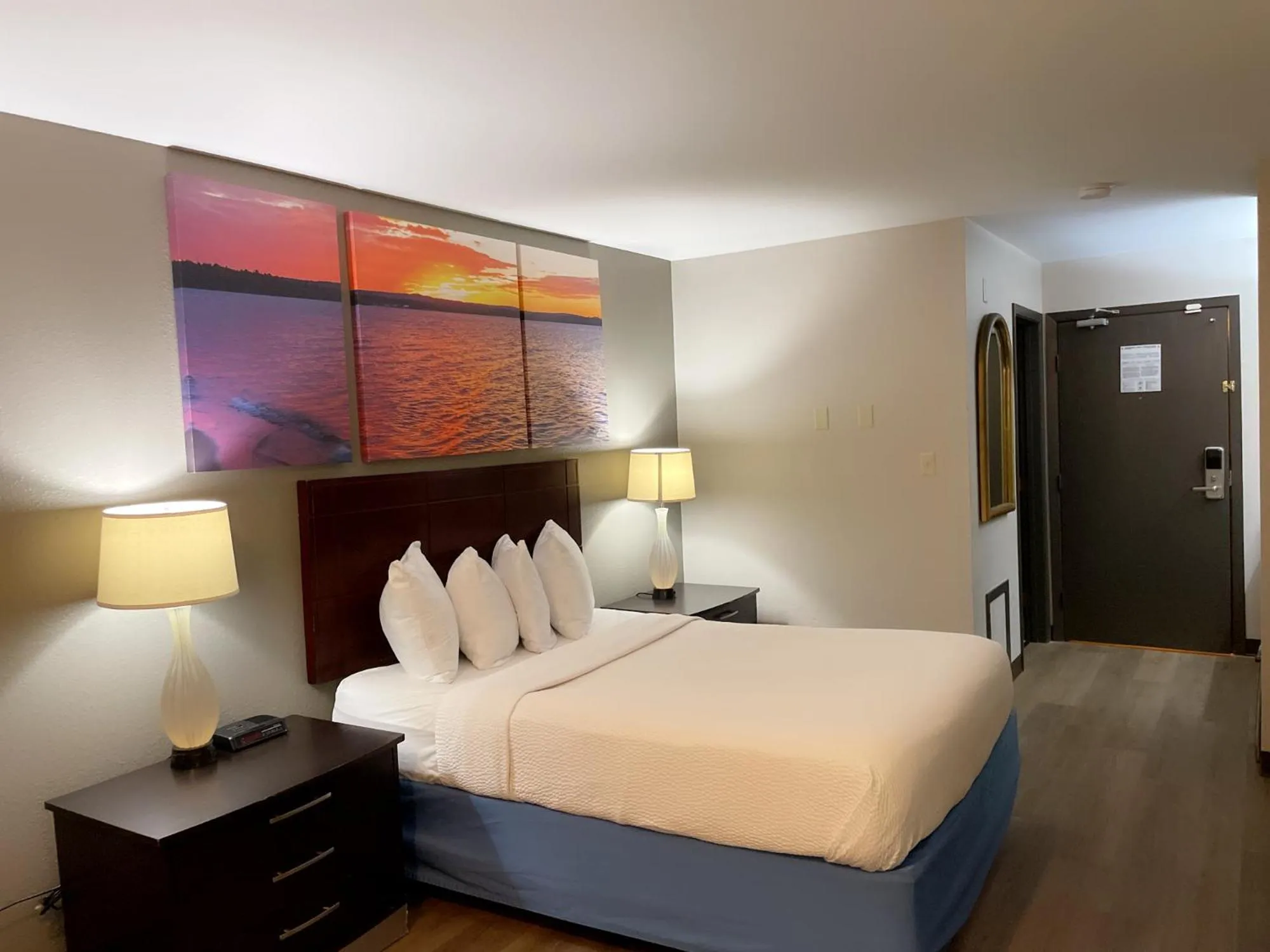 Bed in Days Inn & Suites by Wyndham Stevens Point