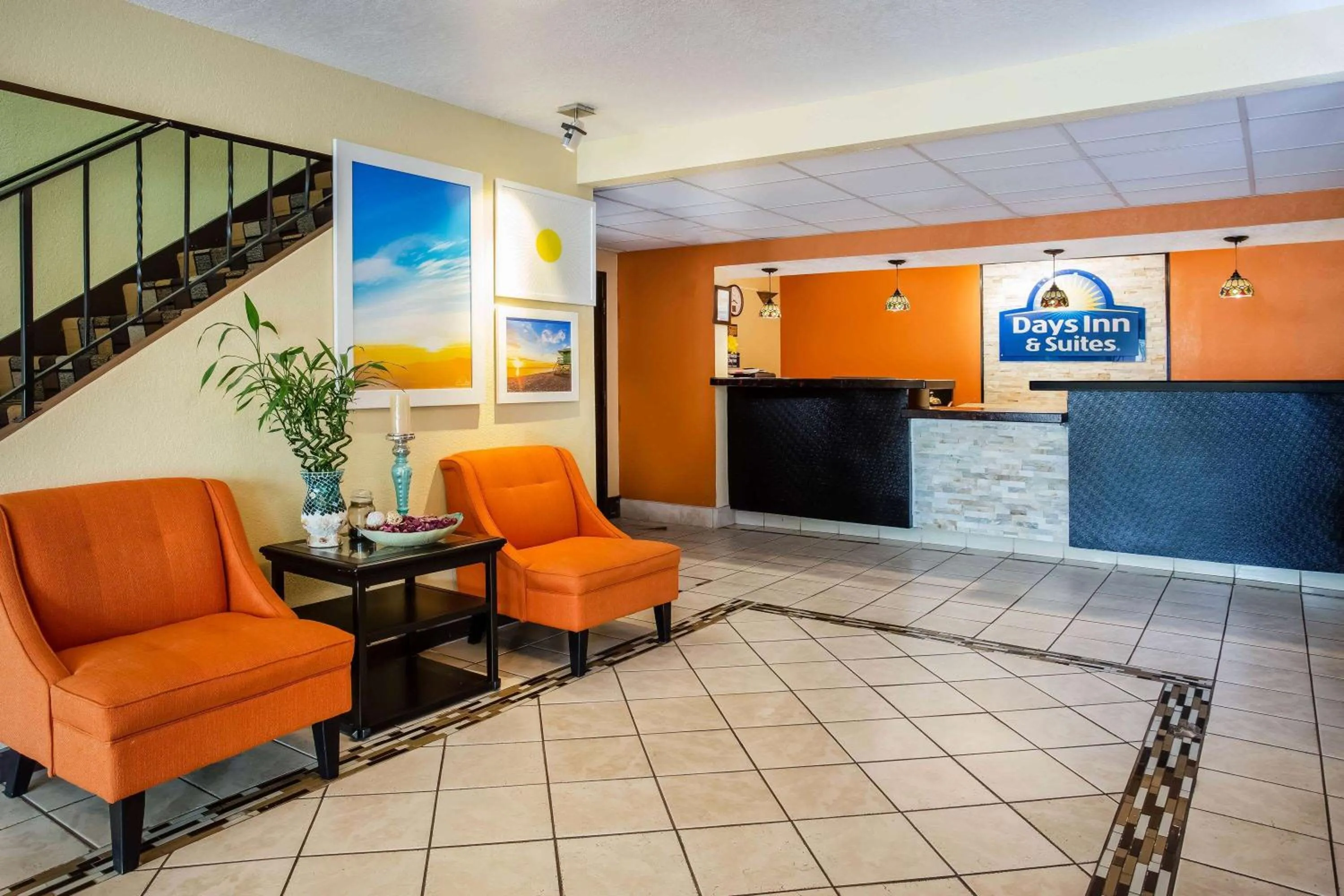 Lobby or reception in Days Inn & Suites by Wyndham Stevens Point
