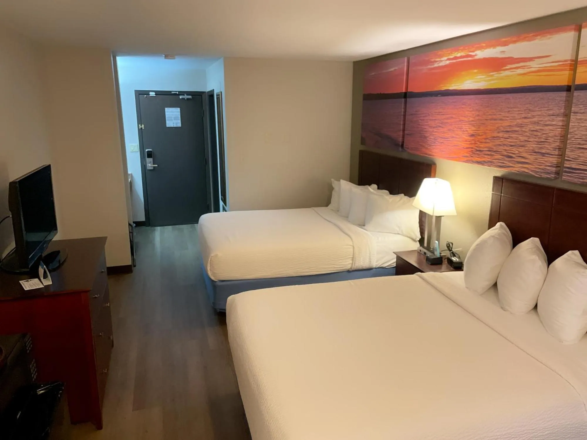 Bed in Days Inn & Suites by Wyndham Stevens Point