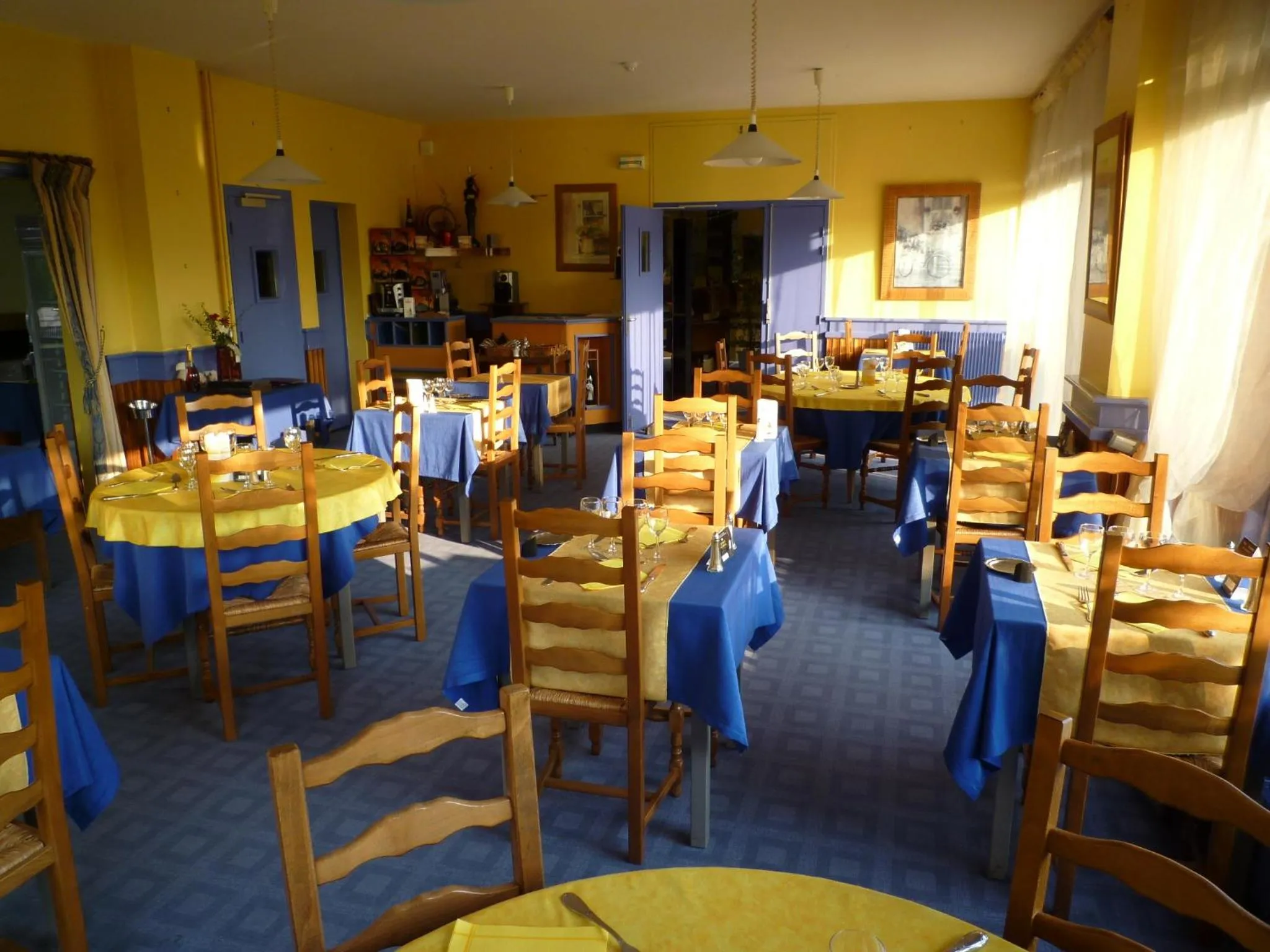 Restaurant/places to eat in Le Relais de la route bleue