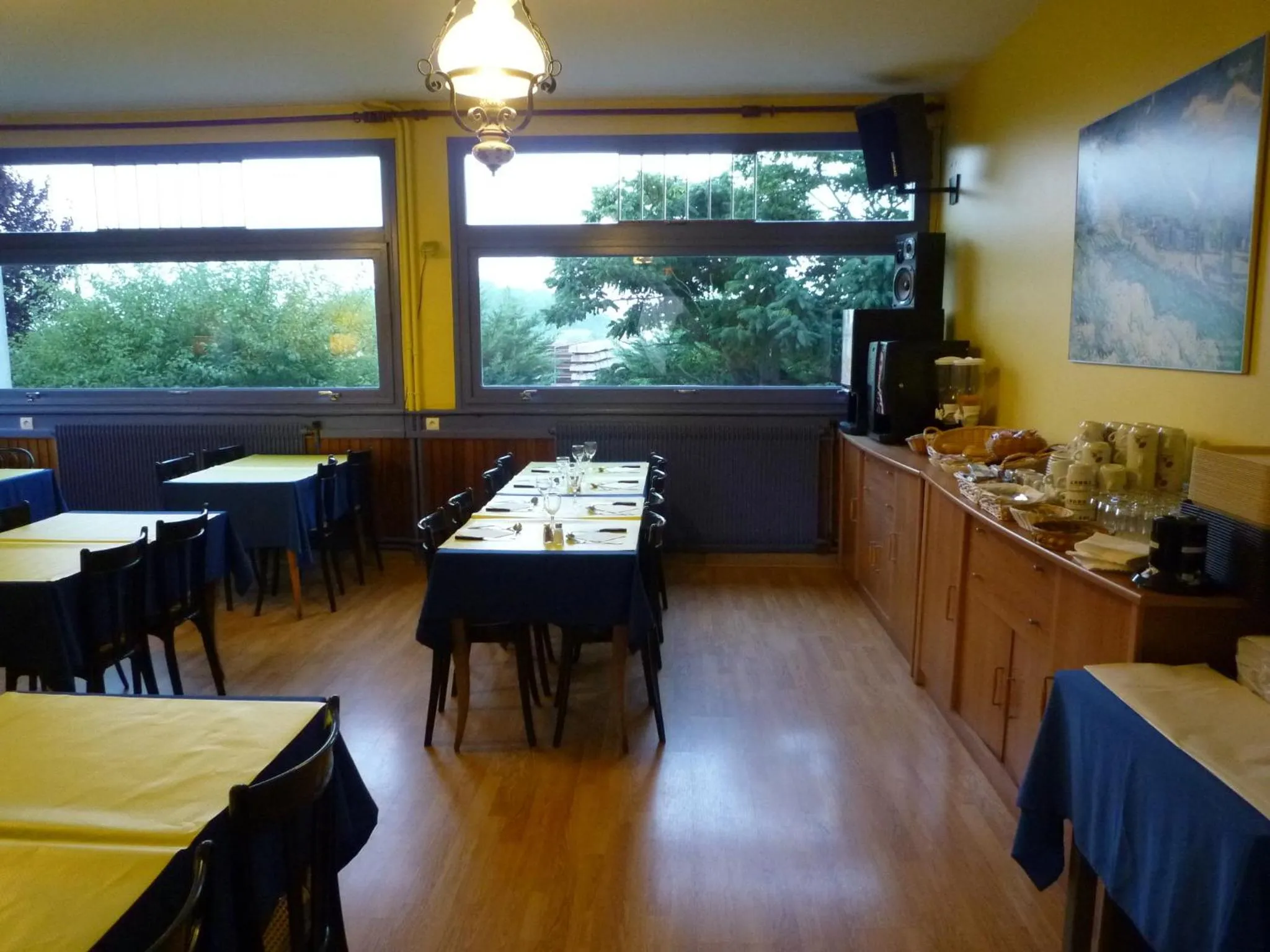 Restaurant/places to eat in Le Relais de la route bleue