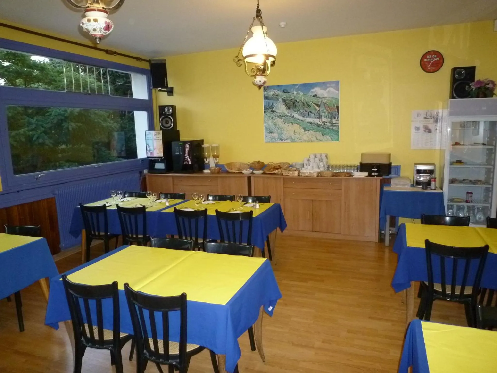 Restaurant/places to eat in Le Relais de la route bleue