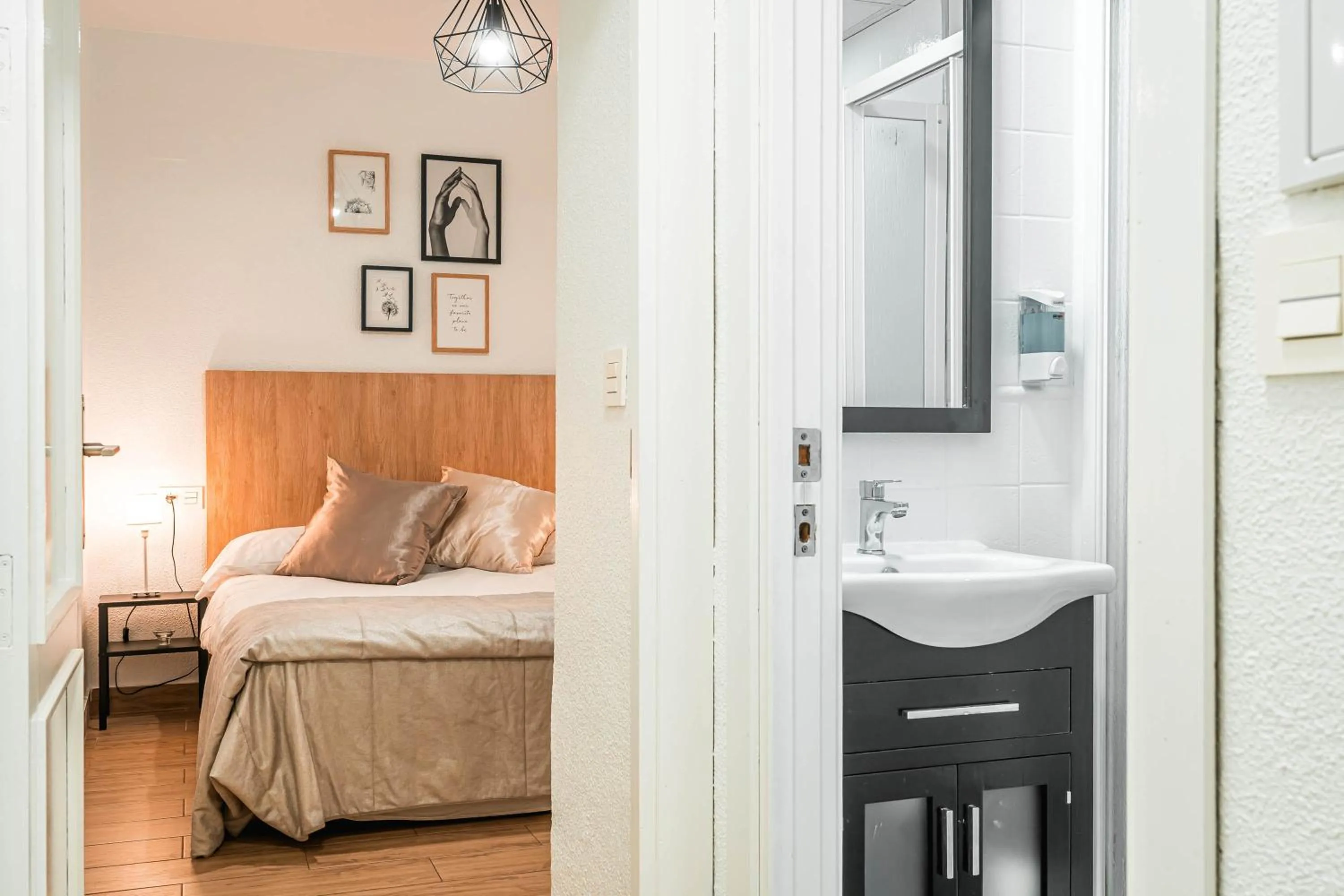 Bedroom, Bed in Apartamento cerca de la Alhambra y el Albaicín QH Granada Centro