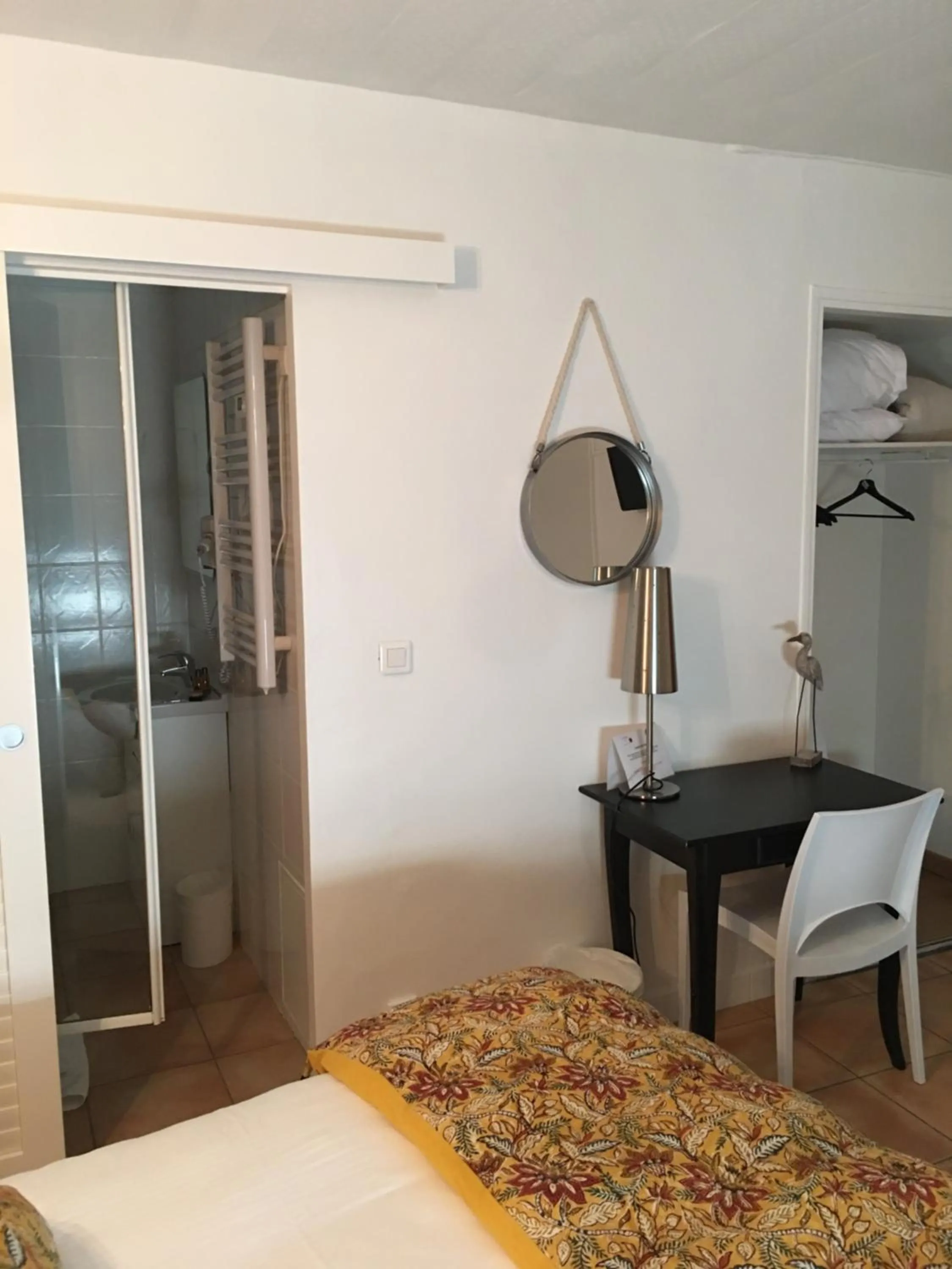 Bed in Hôtel Le Mistral