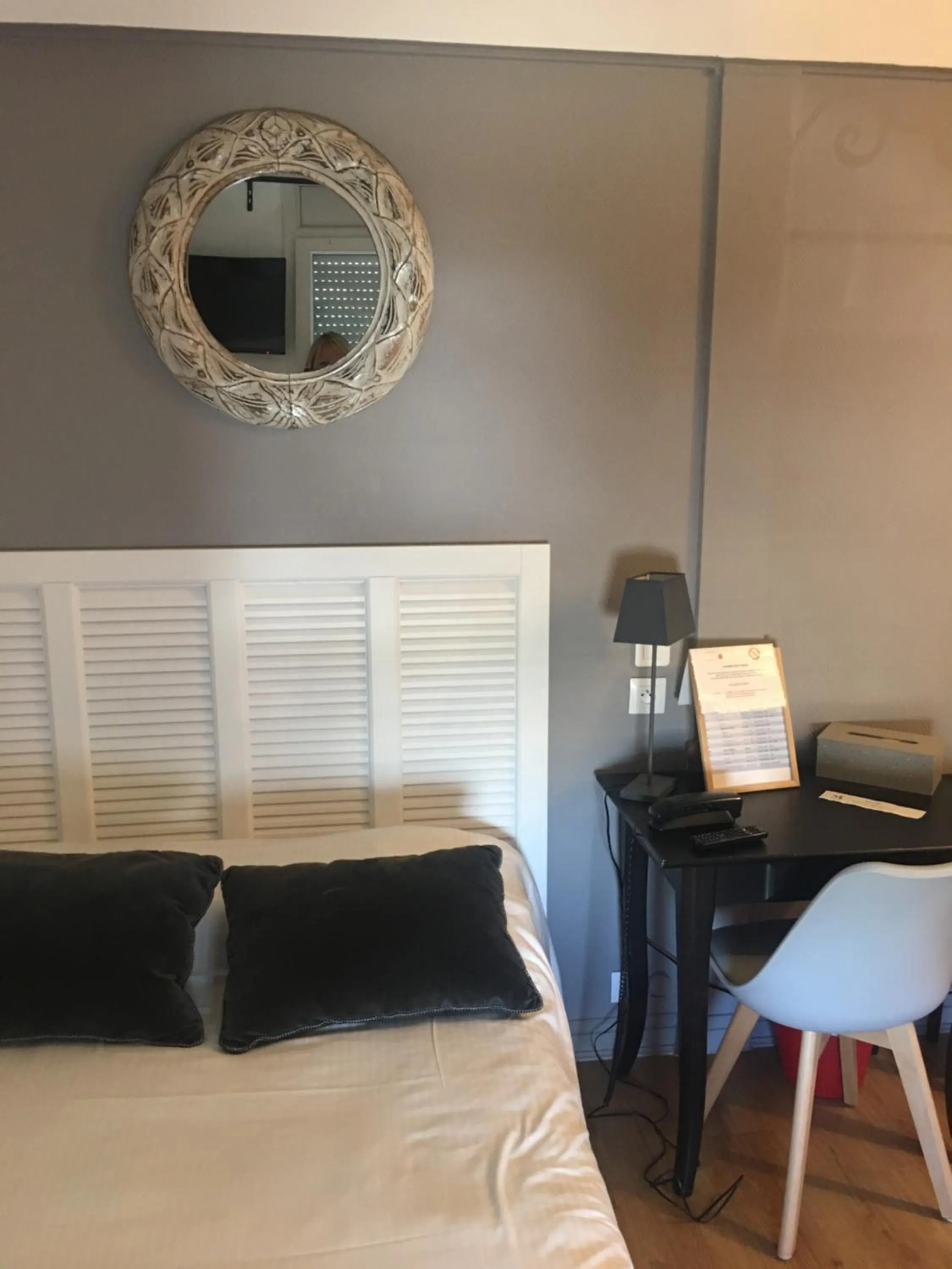 Bed in Hôtel Le Mistral