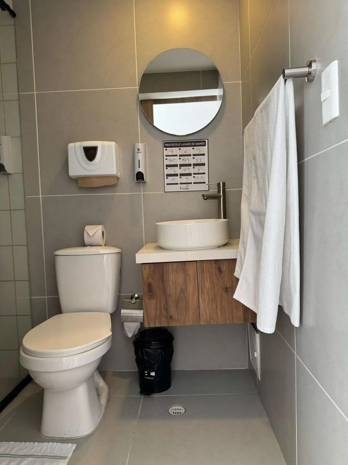 Shower in Estainn Hotel Coworking