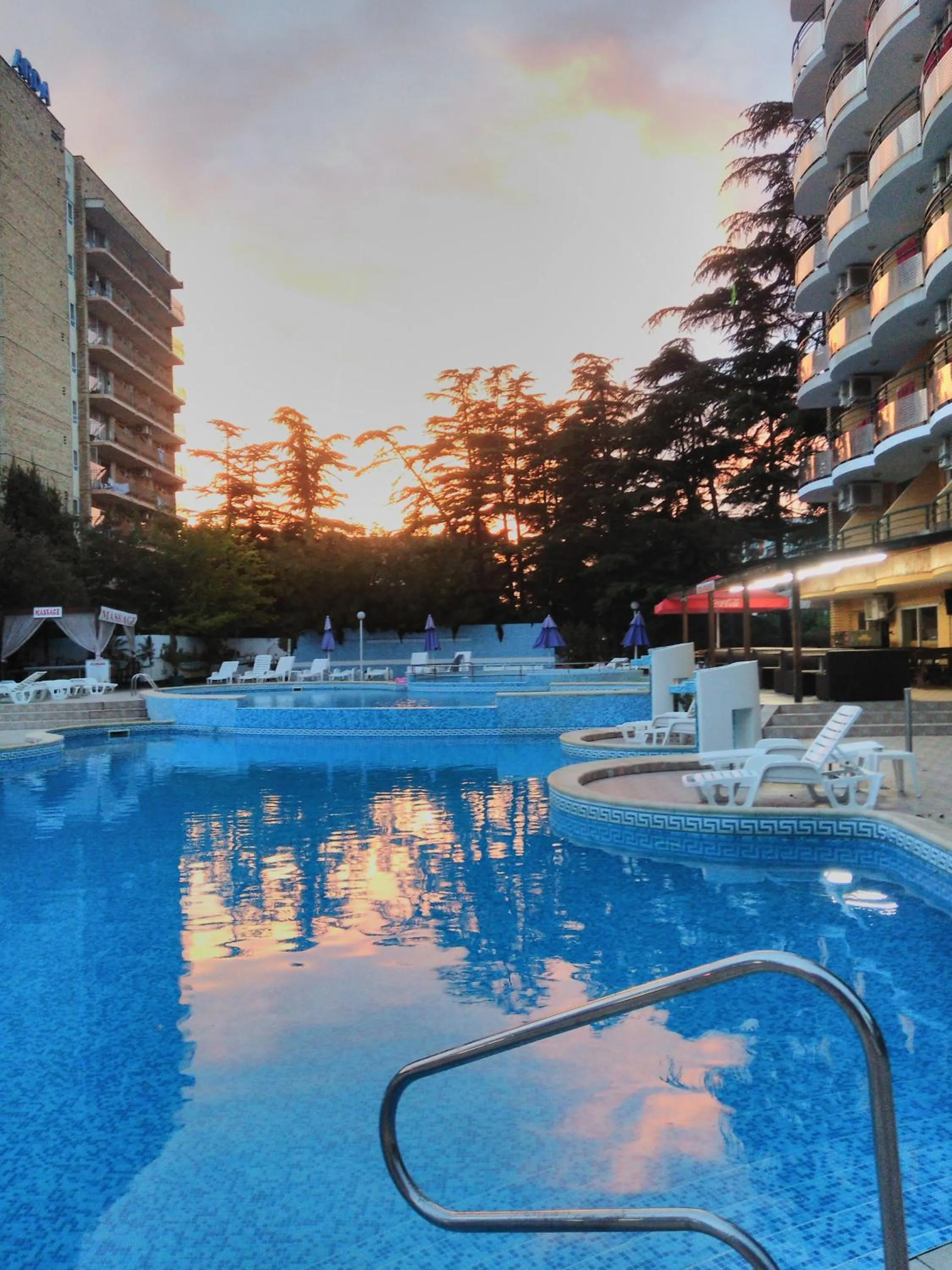Swimming pool in Hotel Yantra