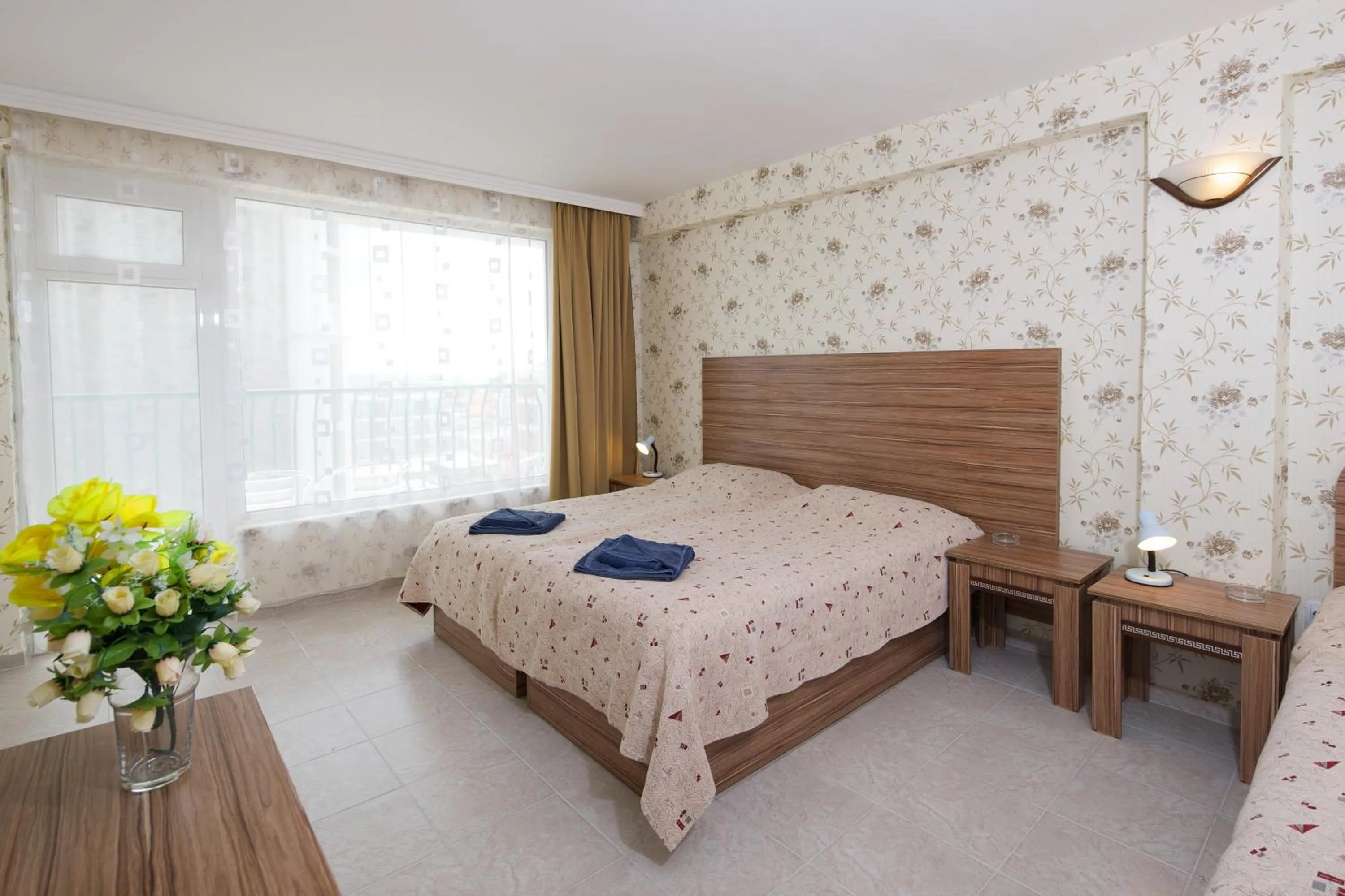 Day, Bed in Hotel Yantra