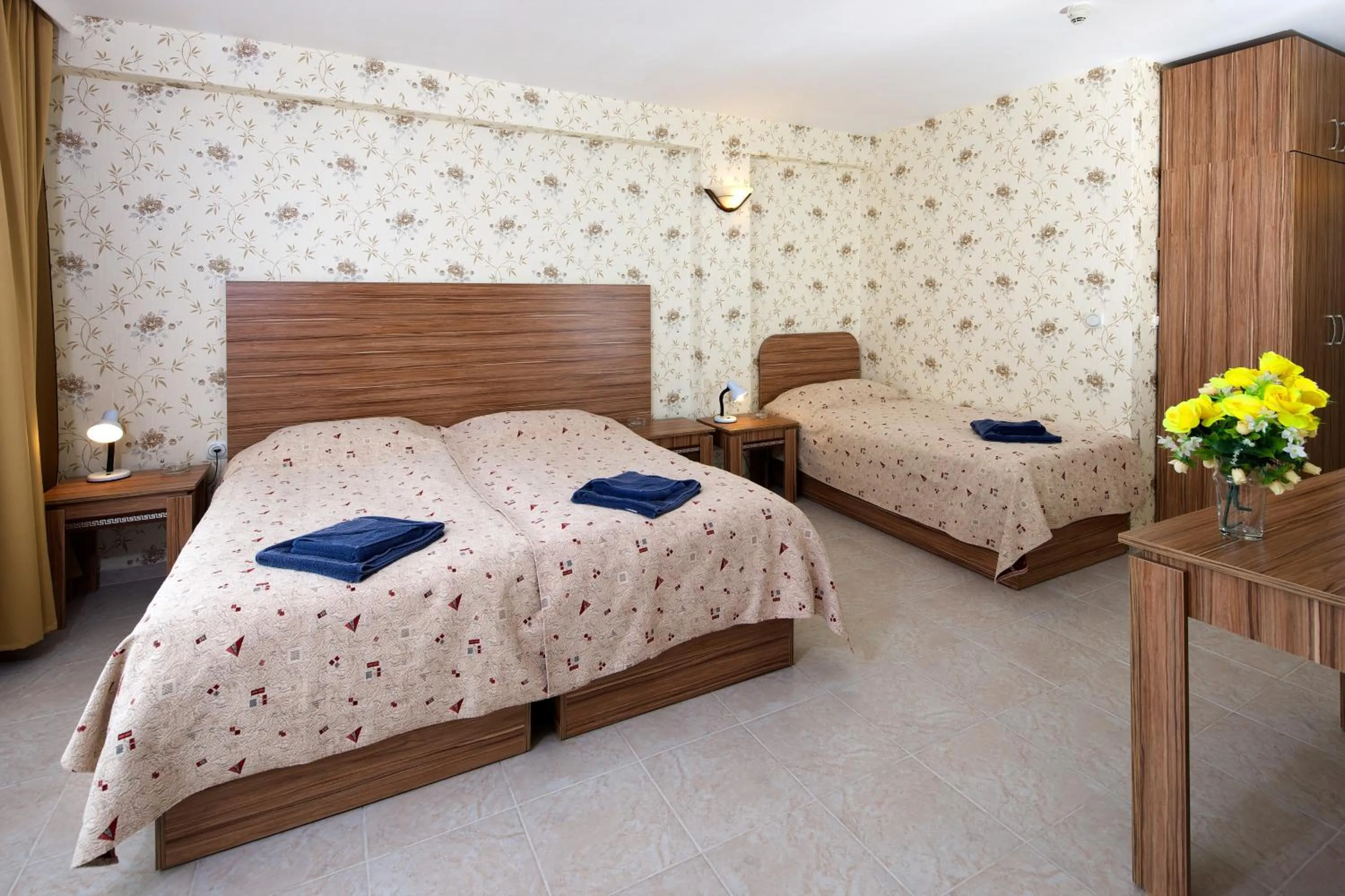 Photo of the whole room, Bed in Hotel Yantra