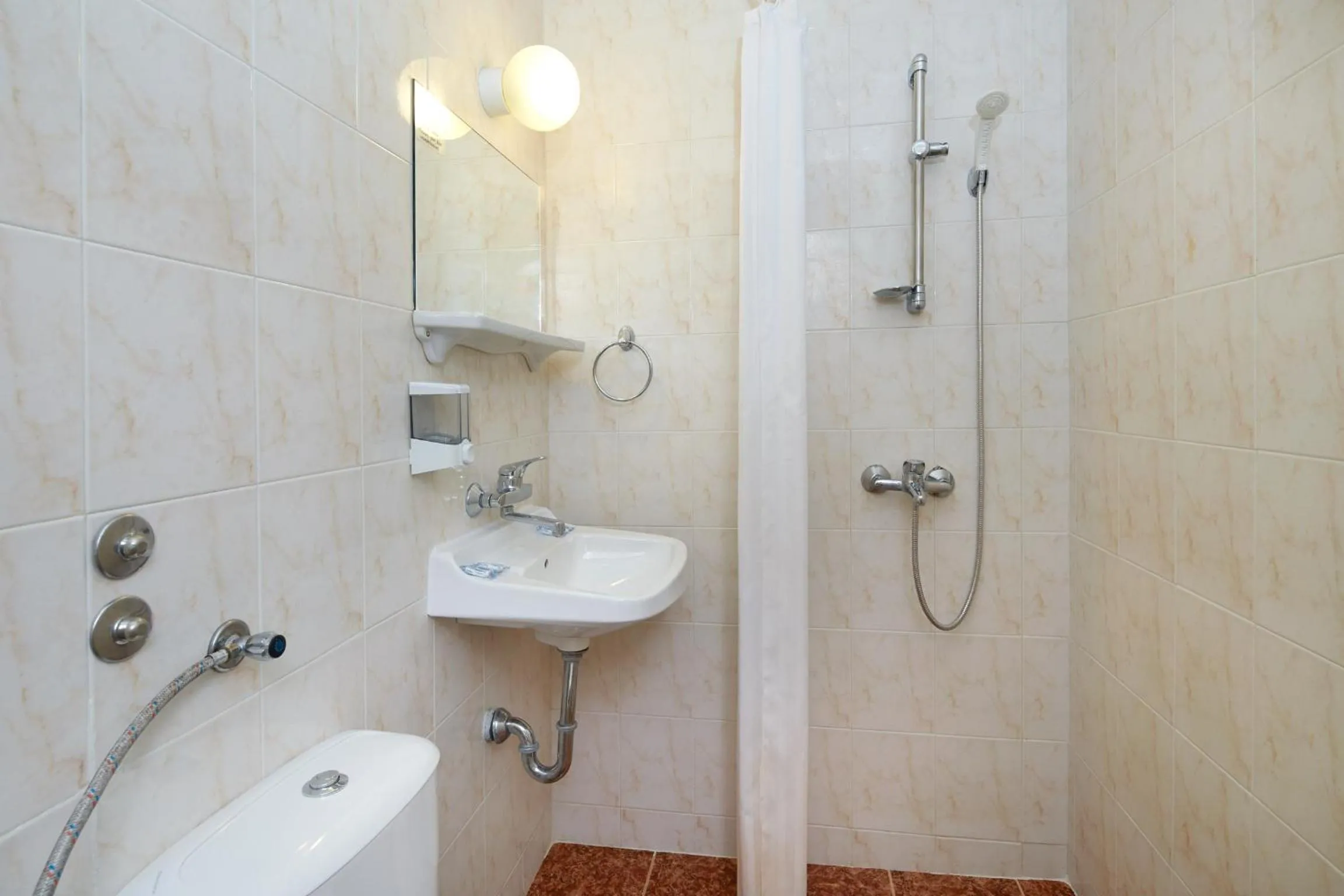 Shower in Hotel Yantra