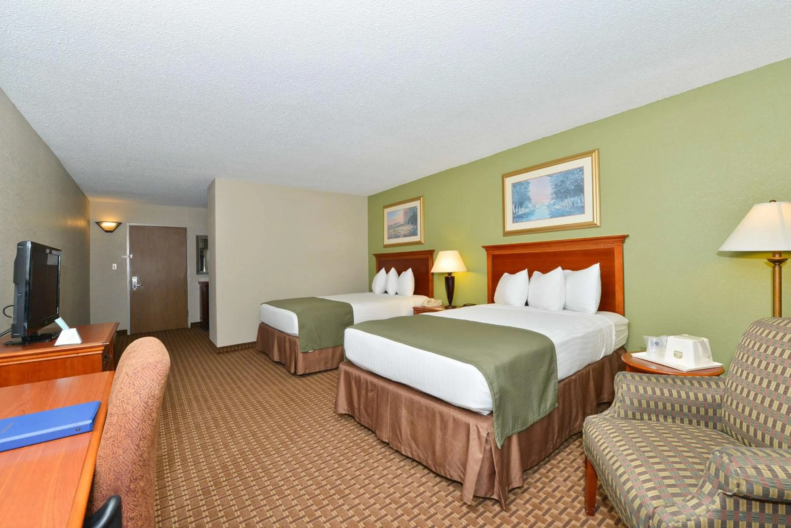 Photo of the whole room in SureStay Plus Hotel by Best Western Raleigh North Downtown