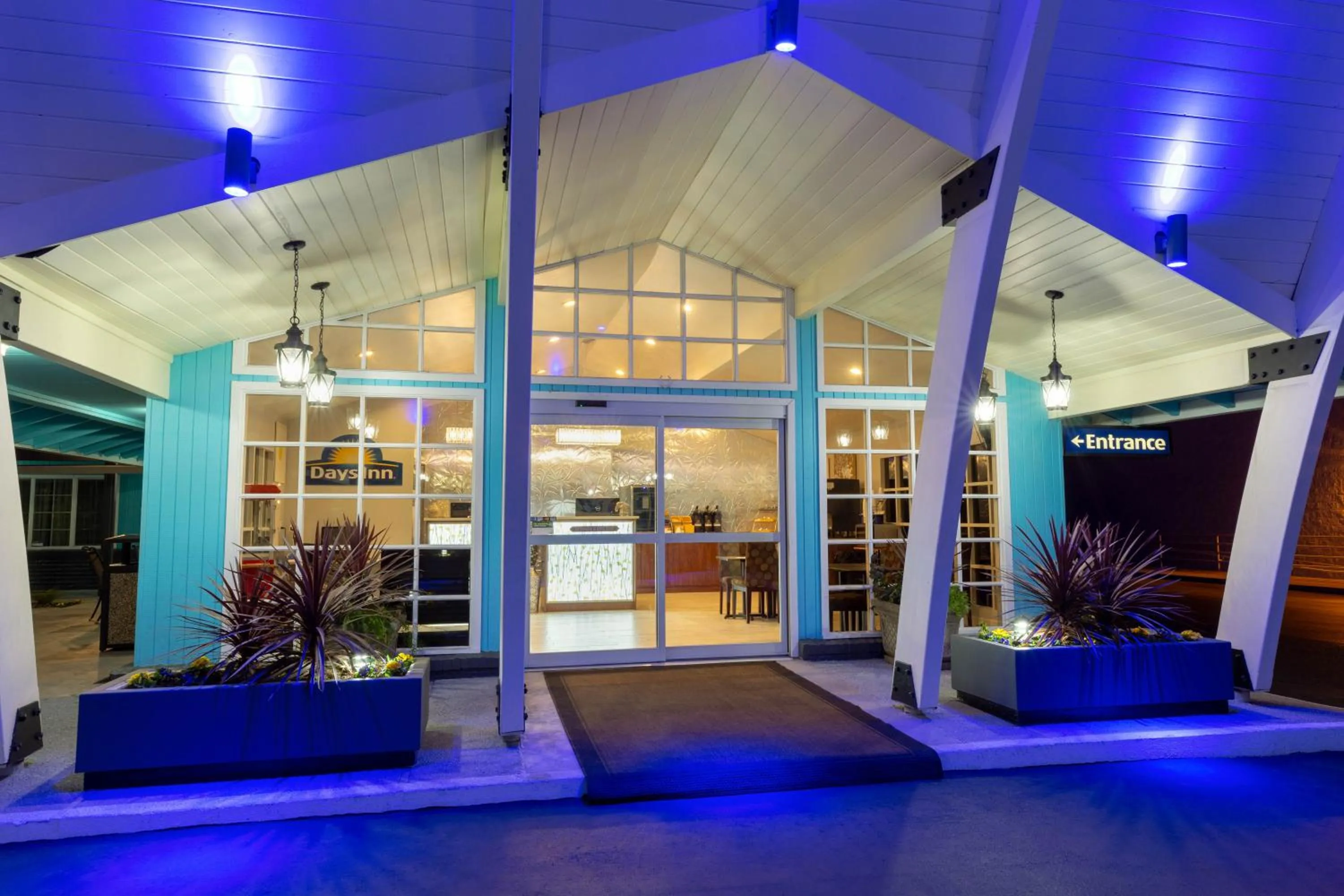 Facade/entrance in Days Inn by Wyndham Roseburg