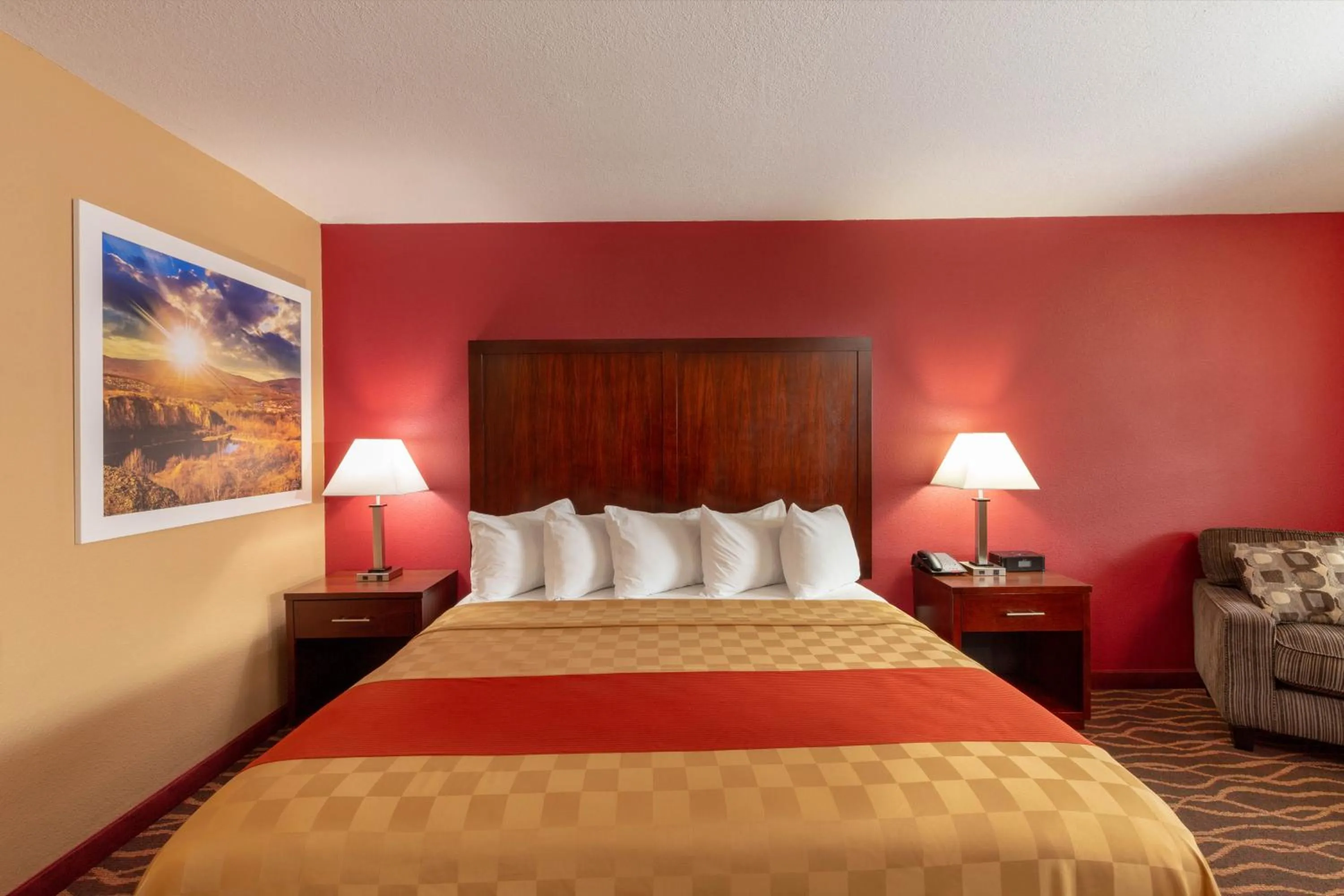 Bed in Days Inn by Wyndham Roseburg