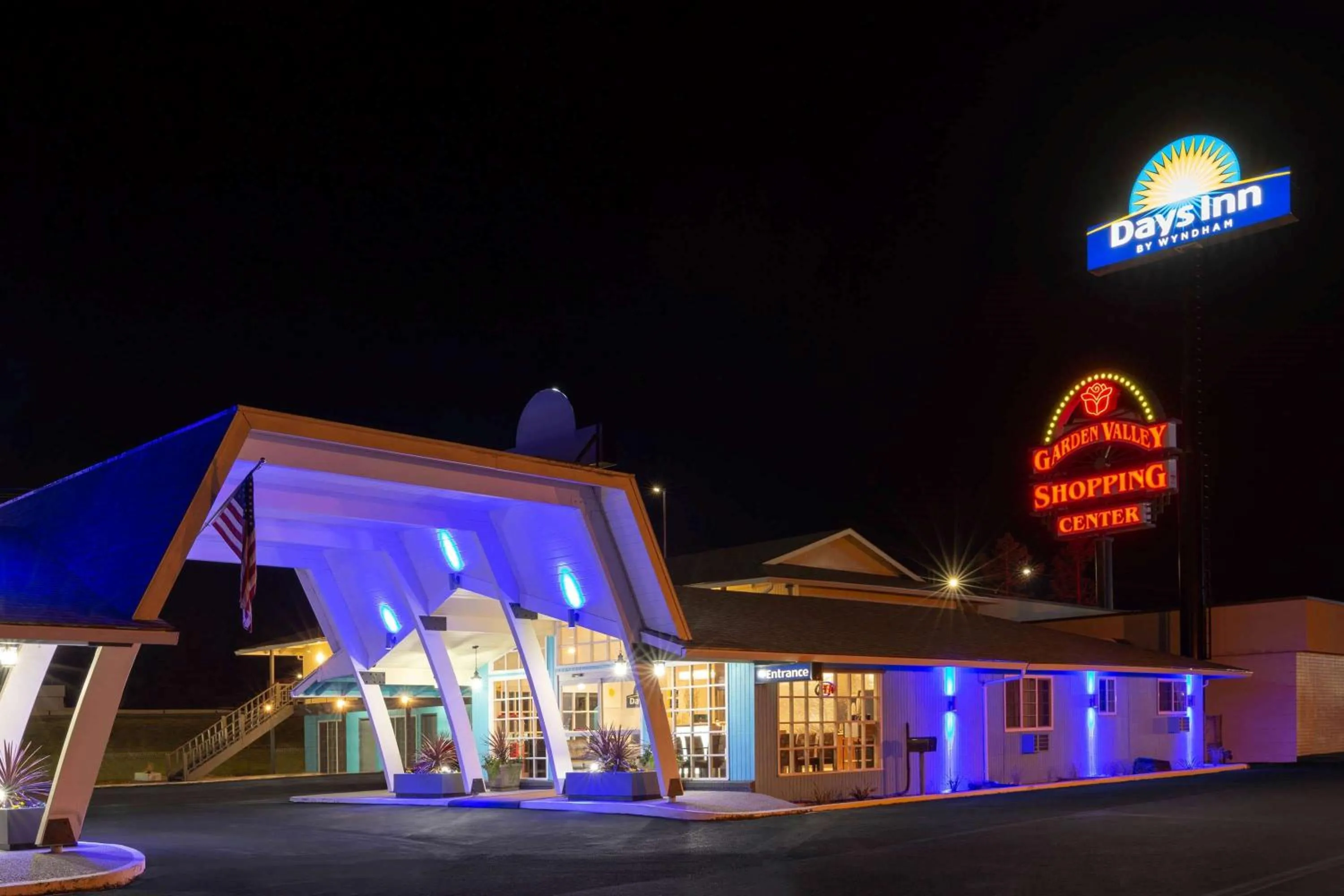 Property building in Days Inn by Wyndham Roseburg