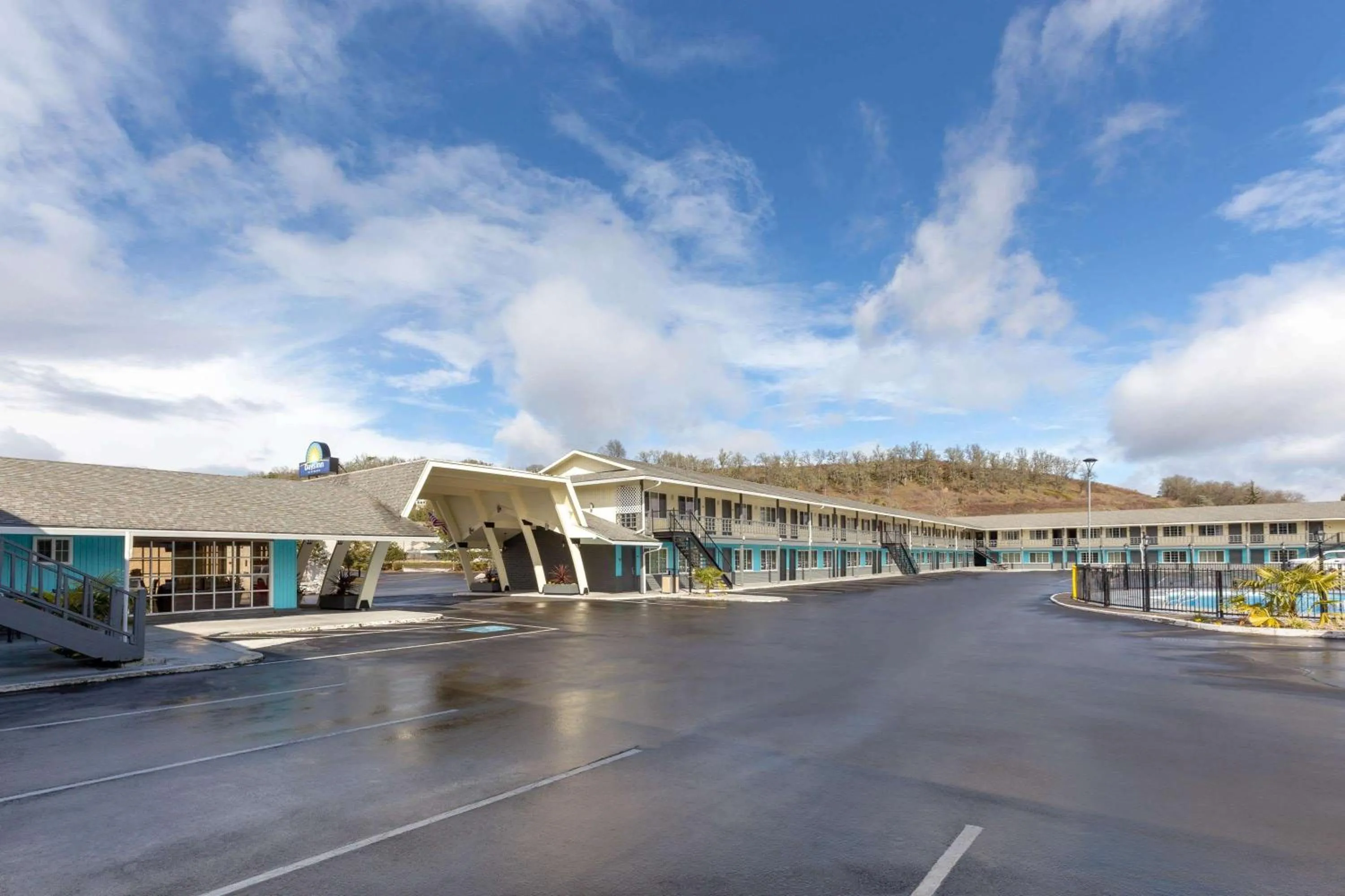 Property Building in Days Inn by Wyndham Roseburg