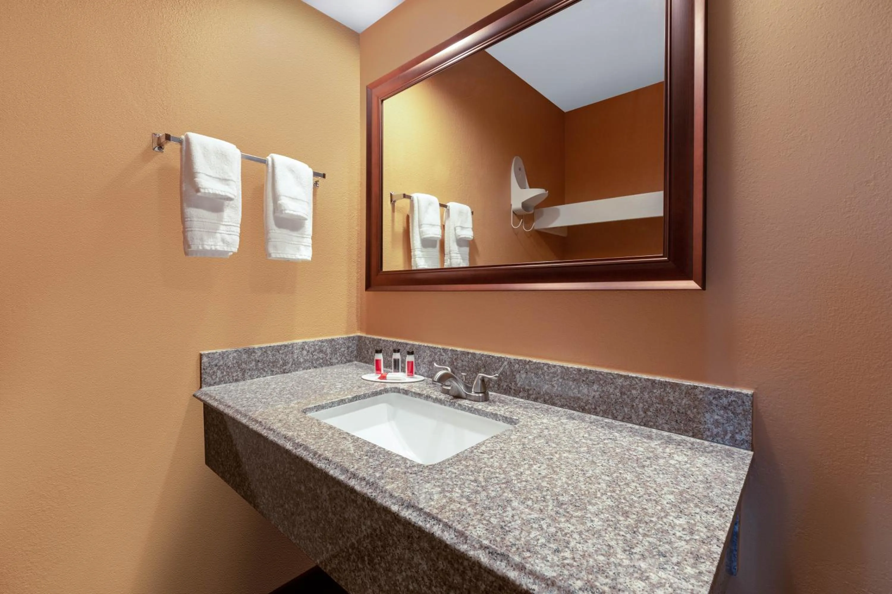Bathroom in Days Inn by Wyndham Roseburg