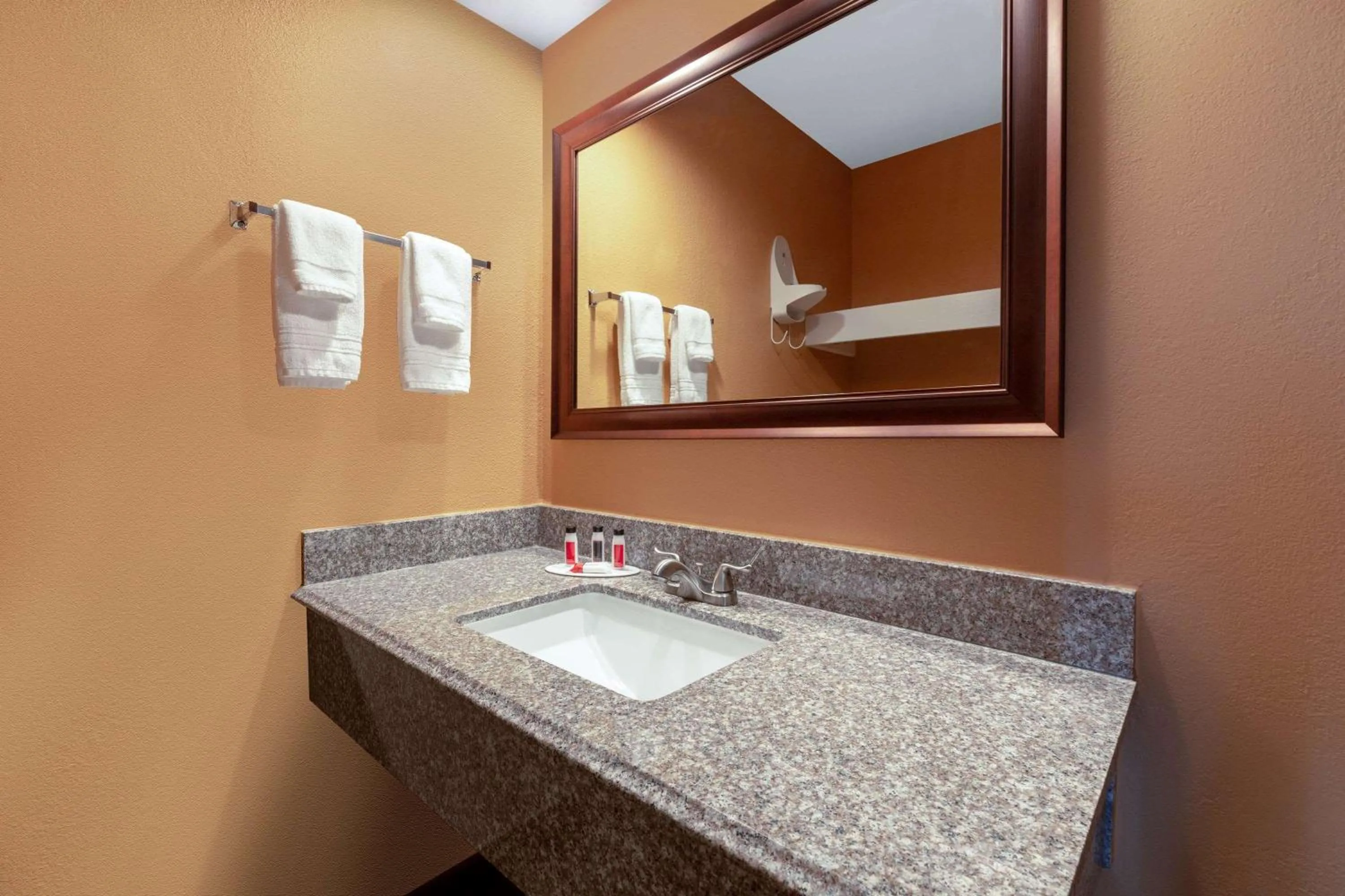 Bathroom in Days Inn by Wyndham Roseburg