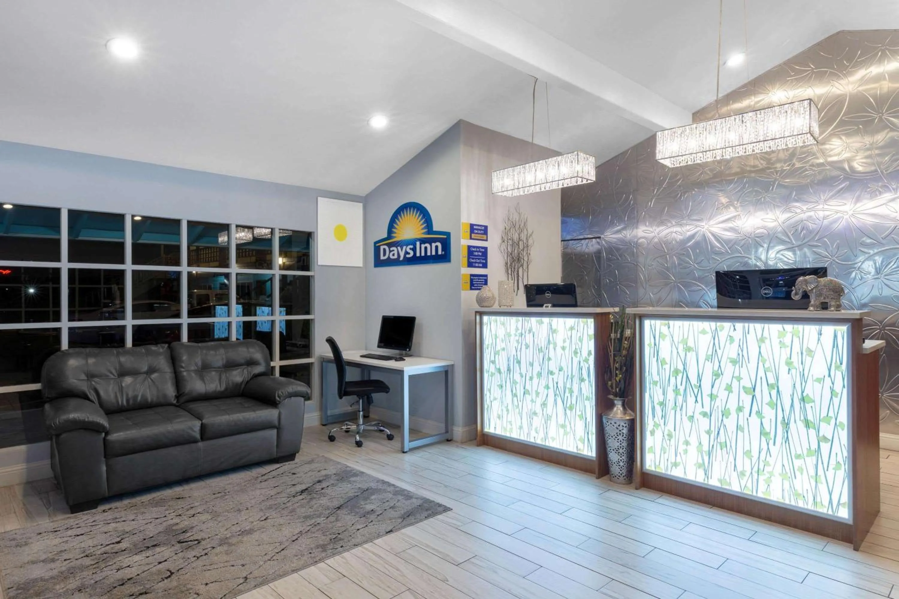 Lobby or reception in Days Inn by Wyndham Roseburg