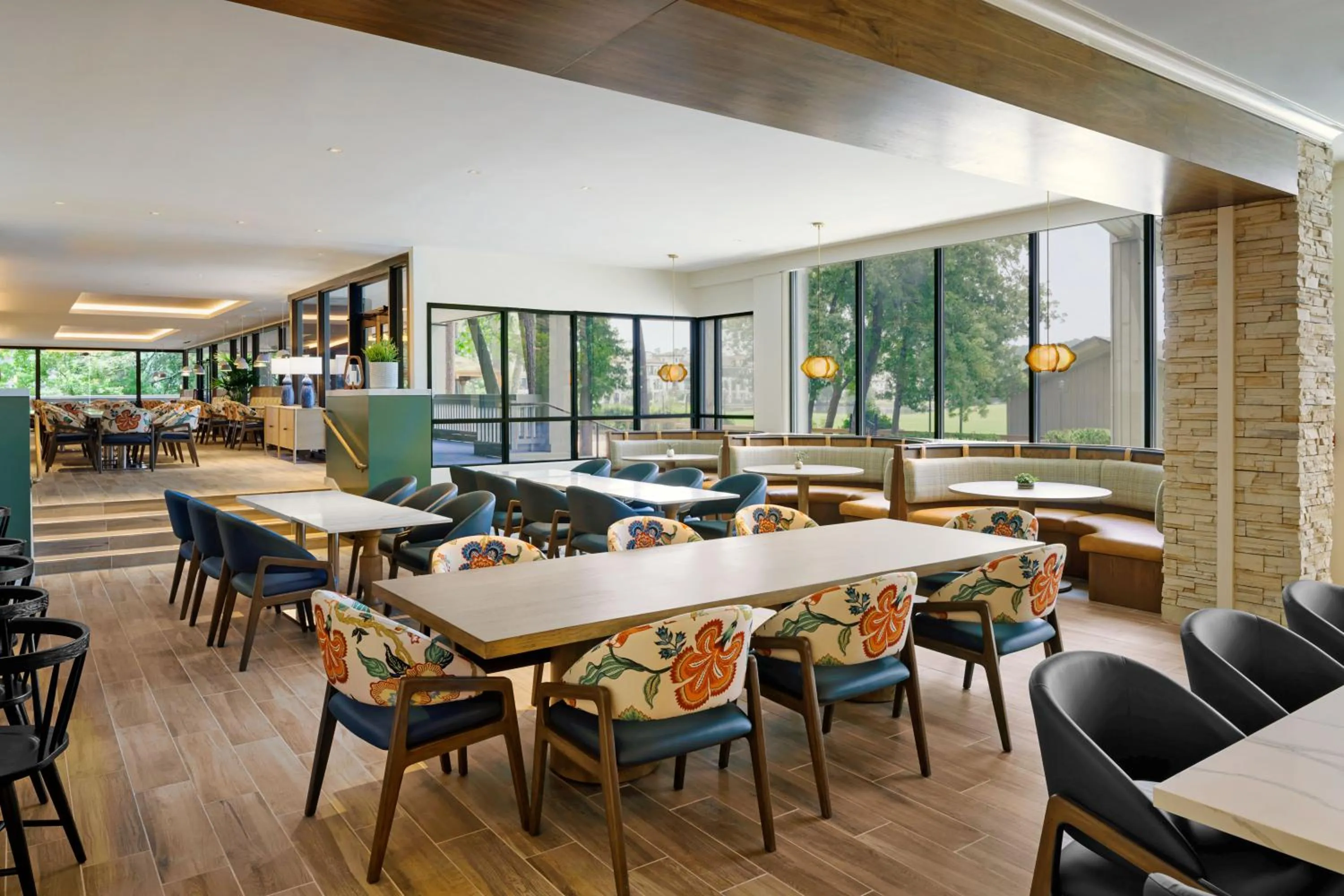 Food and drinks in The Woodlands Resort, Curio Collection by Hilton