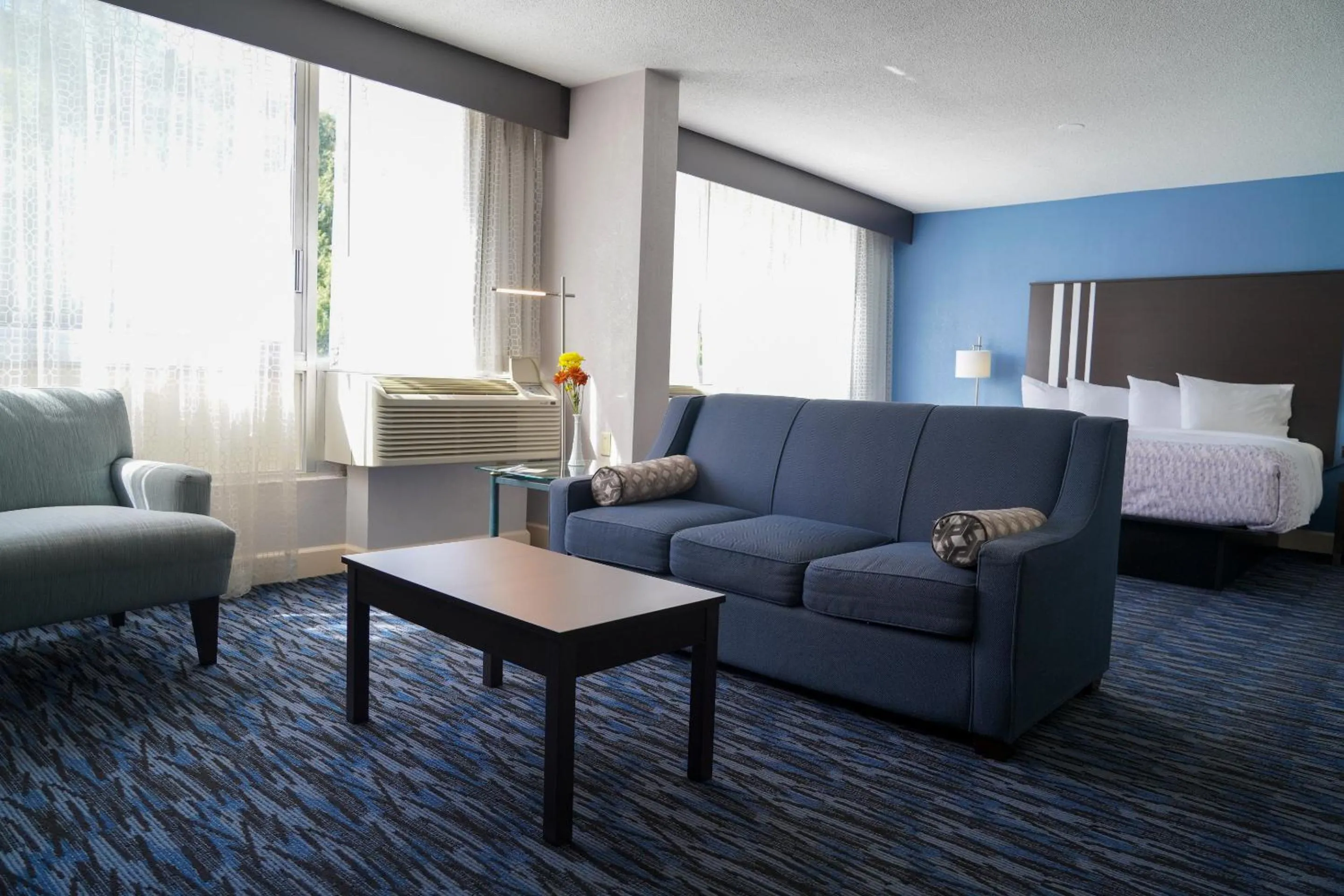 Living room, Bed in Glenstone Lodge