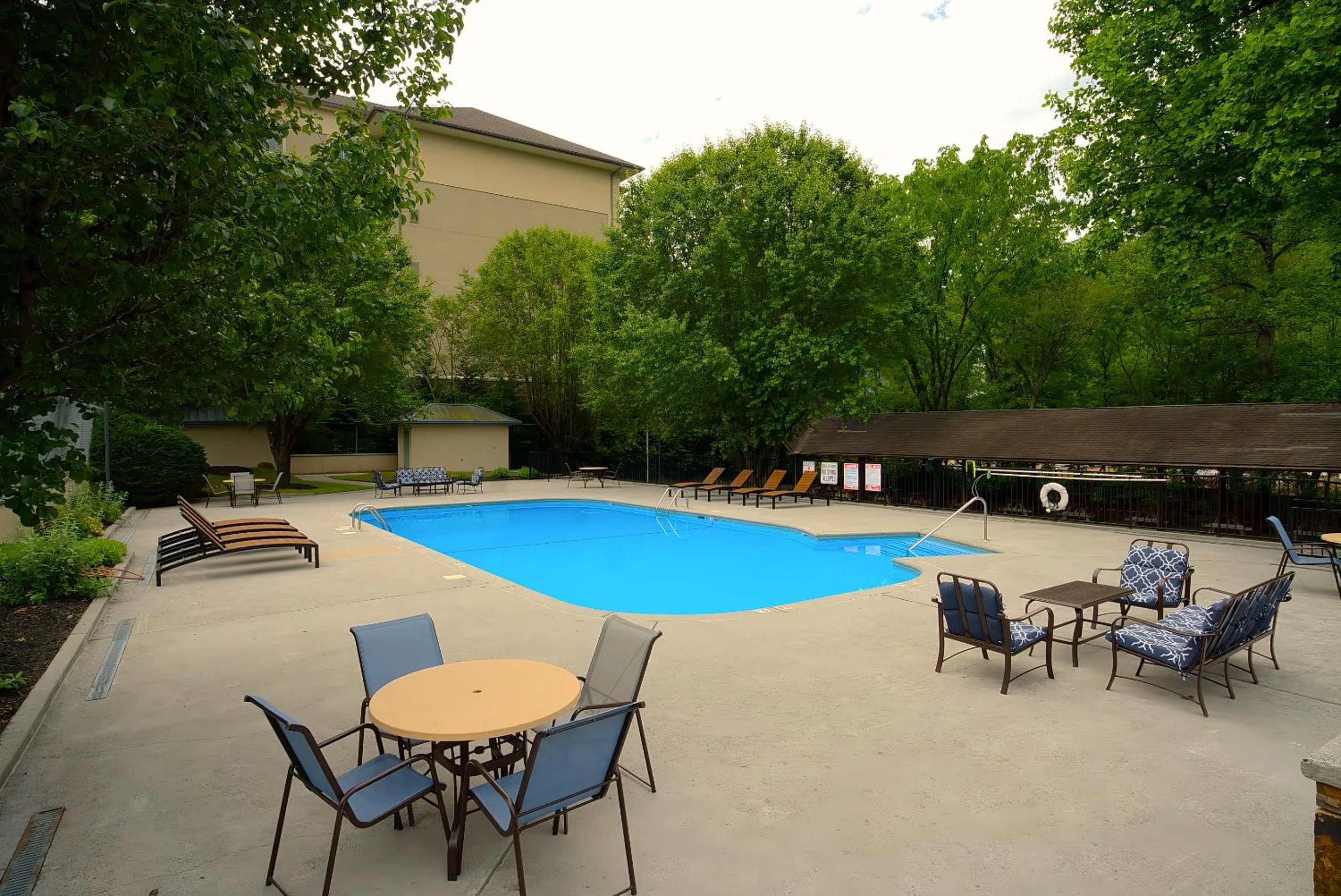 Swimming pool in Glenstone Lodge